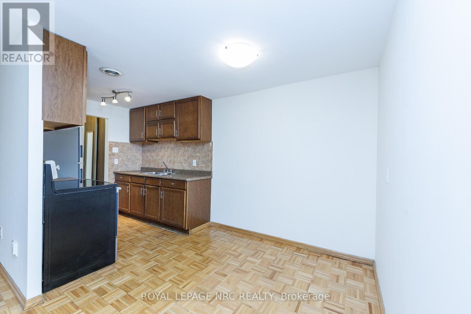 












209 - 264 GRANTHAM AVENUE

,
St. Catharines (Carlton/Bunting),




Ontario
L2M5B5

