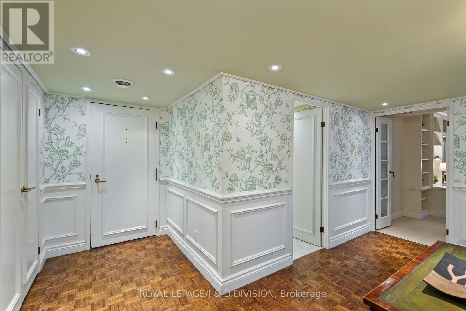 












1405 - 63 ST CLAIR AVENUE W

,
Toronto,




Ontario
M4V2Y9

