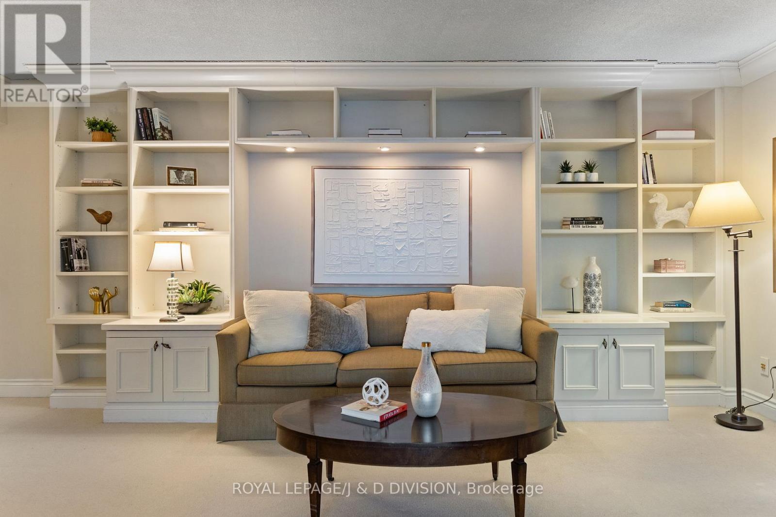 












1405 - 63 ST CLAIR AVENUE W

,
Toronto,




Ontario
M4V2Y9

