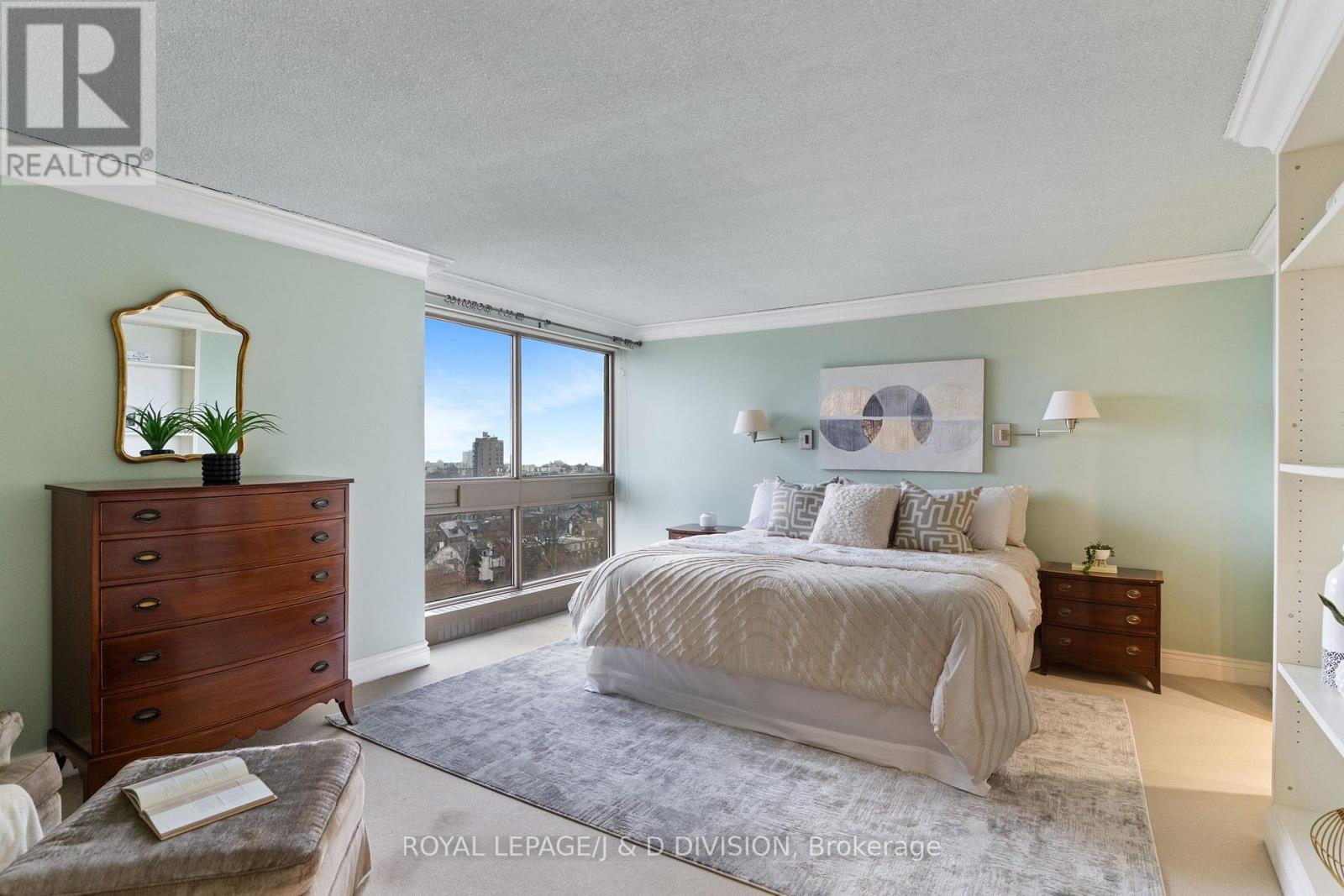 












1405 - 63 ST CLAIR AVENUE W

,
Toronto,




Ontario
M4V2Y9

