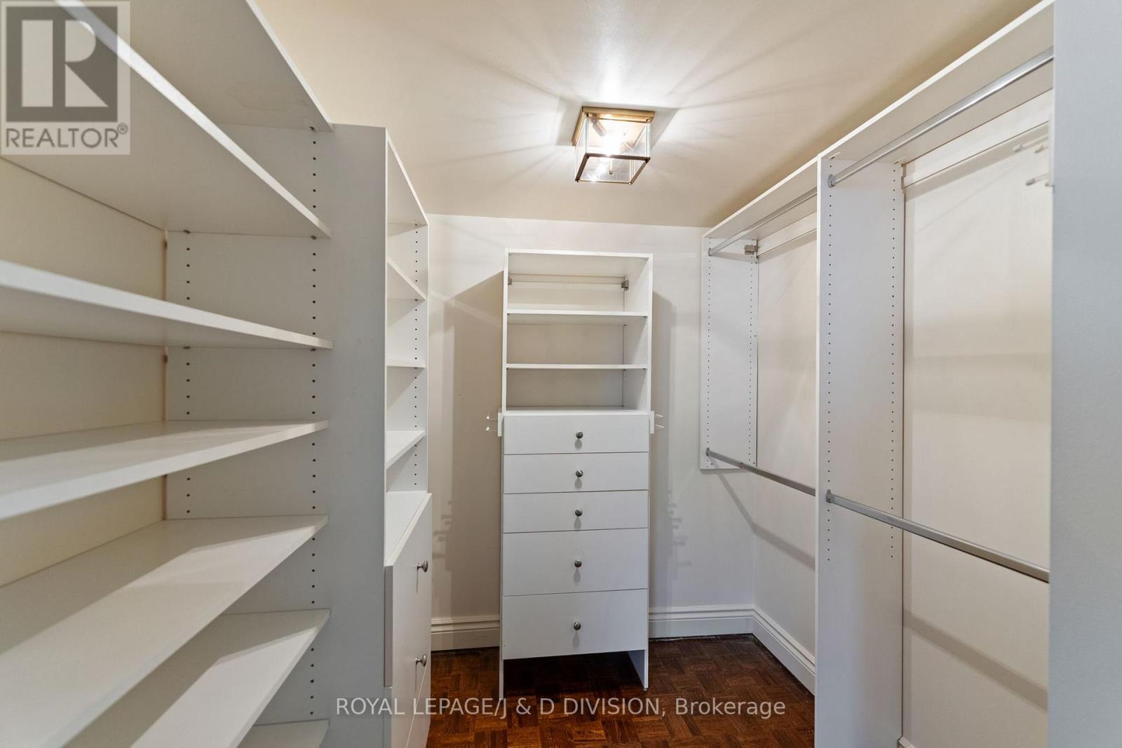 












1405 - 63 ST CLAIR AVENUE W

,
Toronto,




Ontario
M4V2Y9

