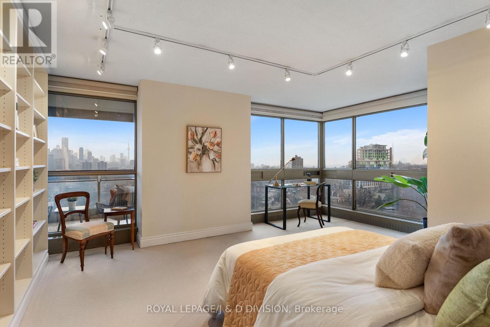 












1405 - 63 ST CLAIR AVENUE W

,
Toronto,




Ontario
M4V2Y9

