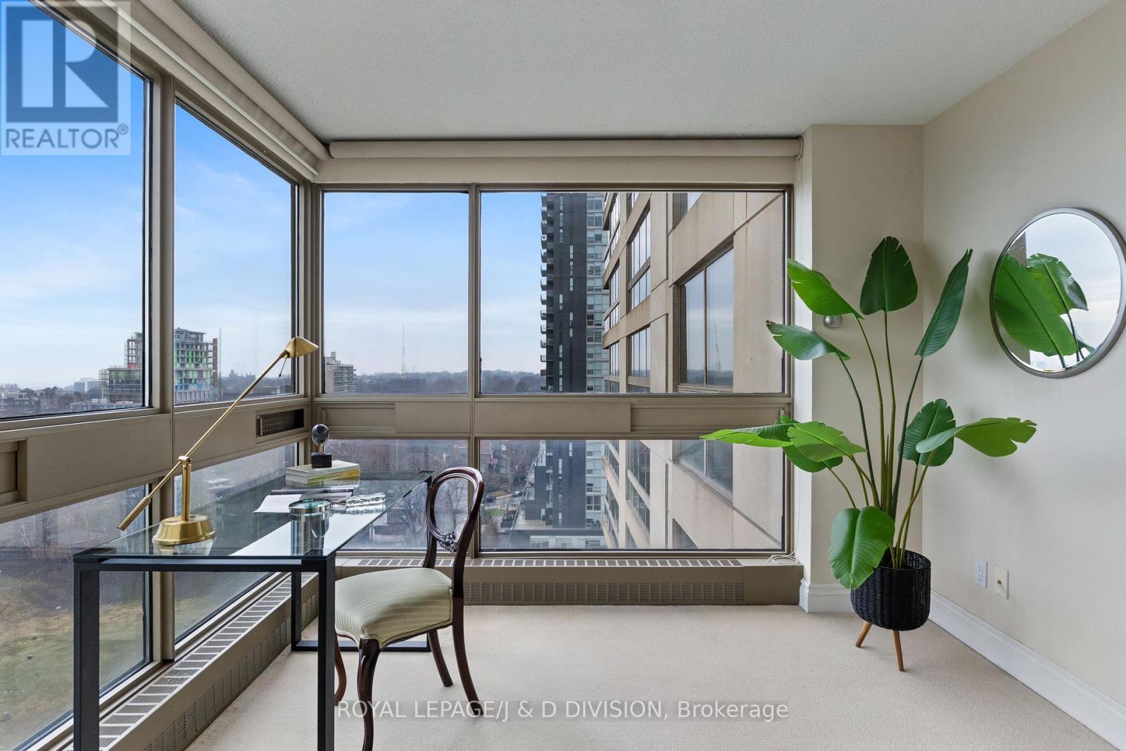 












1405 - 63 ST CLAIR AVENUE W

,
Toronto,




Ontario
M4V2Y9

