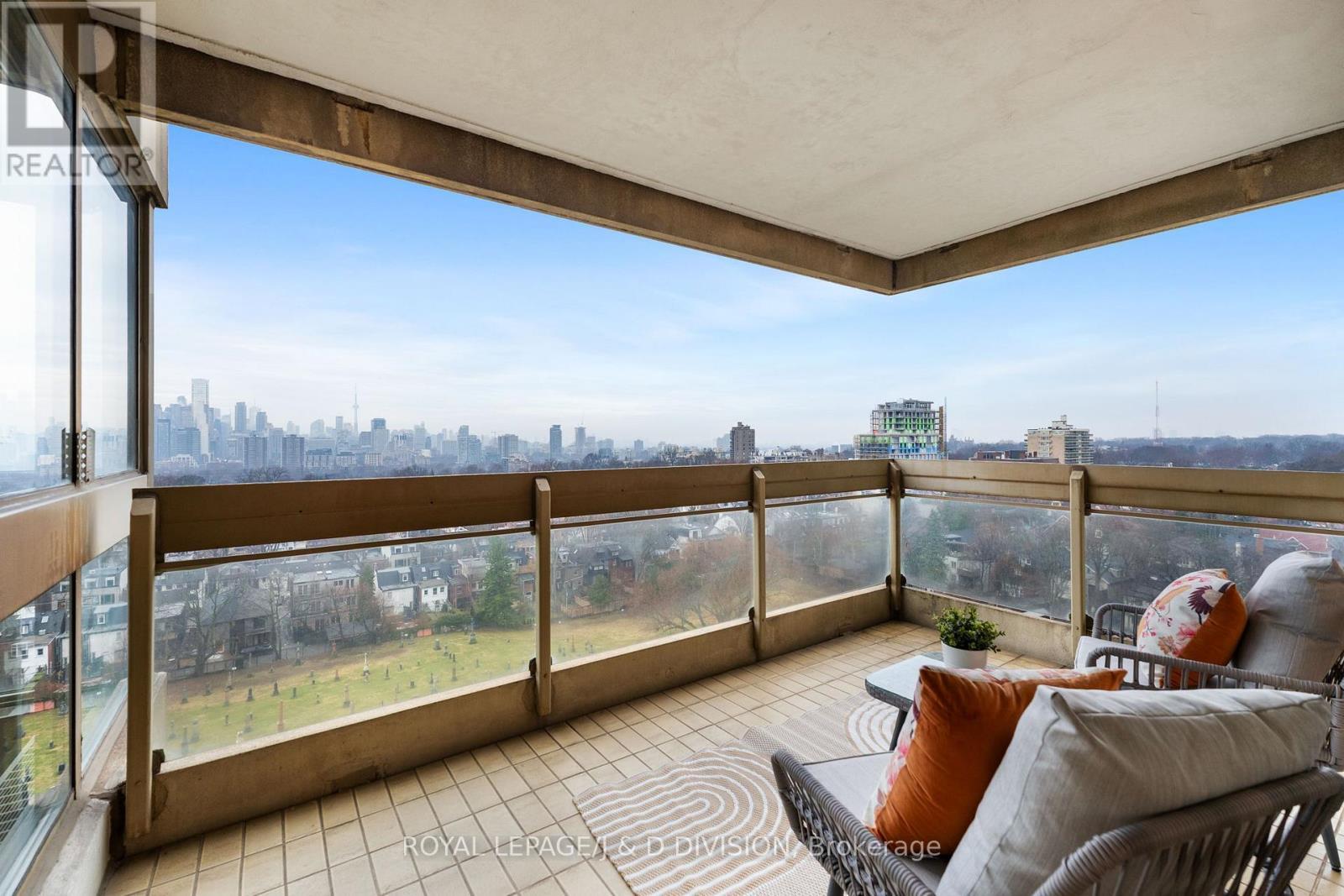 












1405 - 63 ST CLAIR AVENUE W

,
Toronto,




Ontario
M4V2Y9

