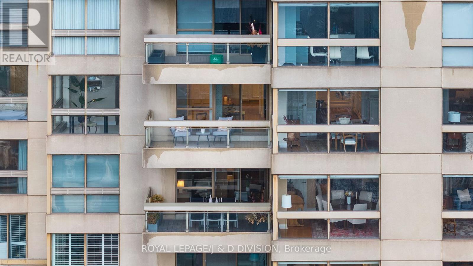 












1405 - 63 ST CLAIR AVENUE W

,
Toronto,




Ontario
M4V2Y9

