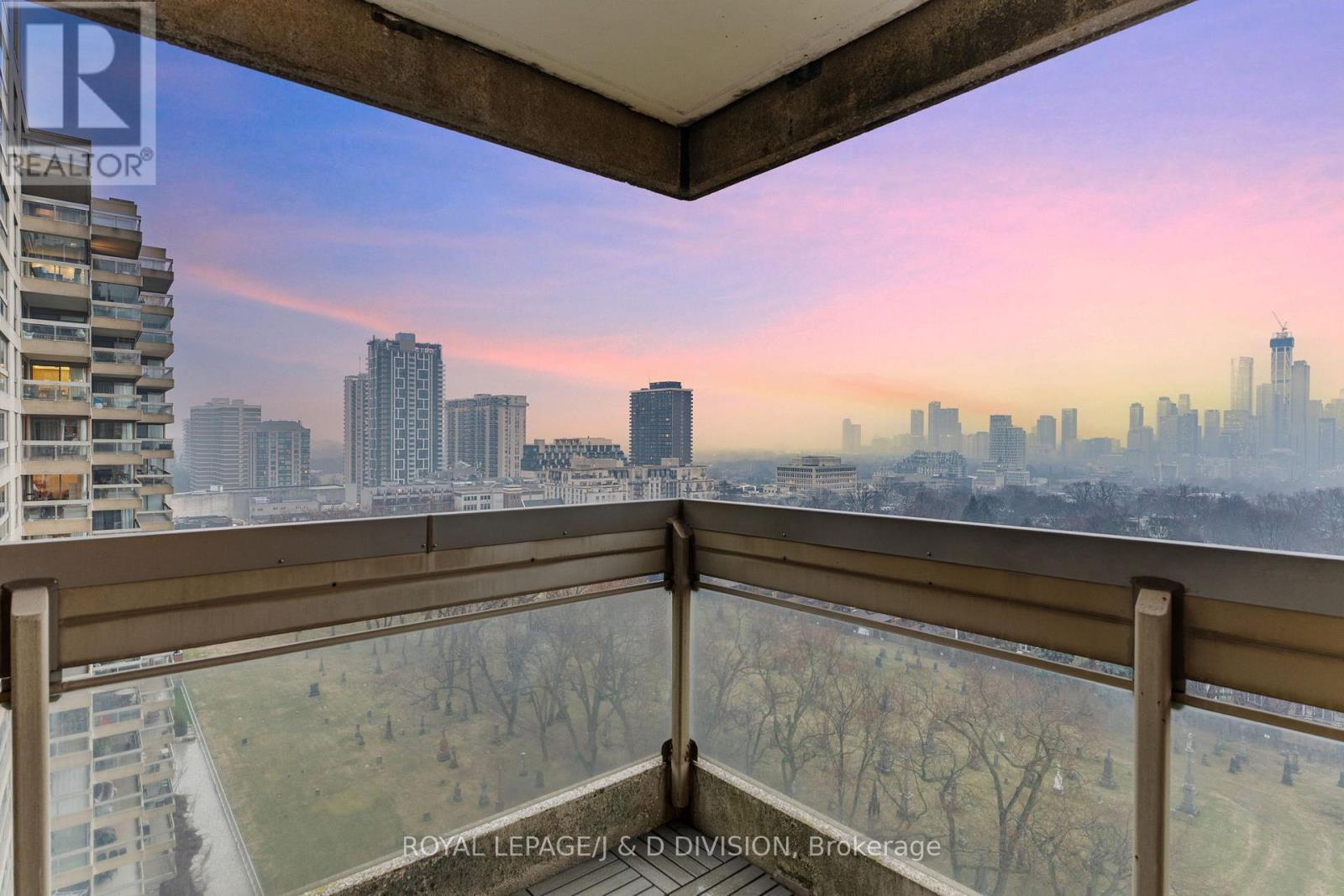 












1405 - 63 ST CLAIR AVENUE W

,
Toronto,




Ontario
M4V2Y9

