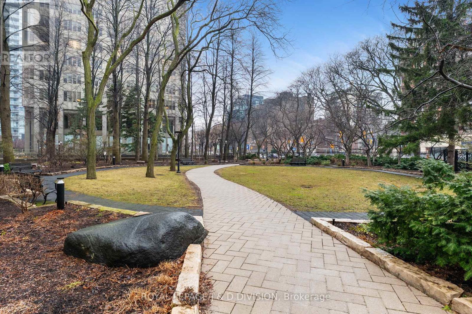 












1405 - 63 ST CLAIR AVENUE W

,
Toronto,




Ontario
M4V2Y9

