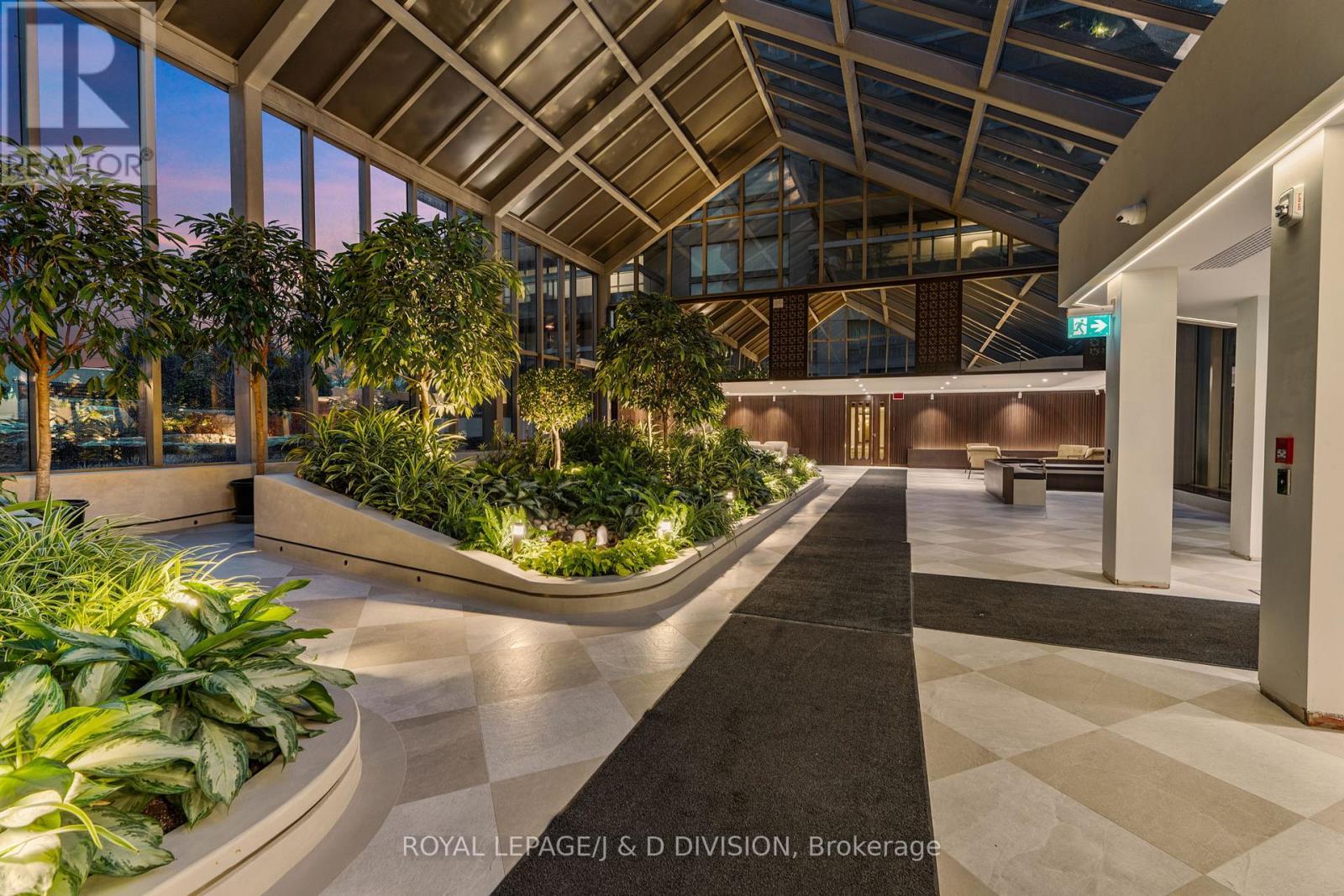 












1405 - 63 ST CLAIR AVENUE W

,
Toronto,




Ontario
M4V2Y9

