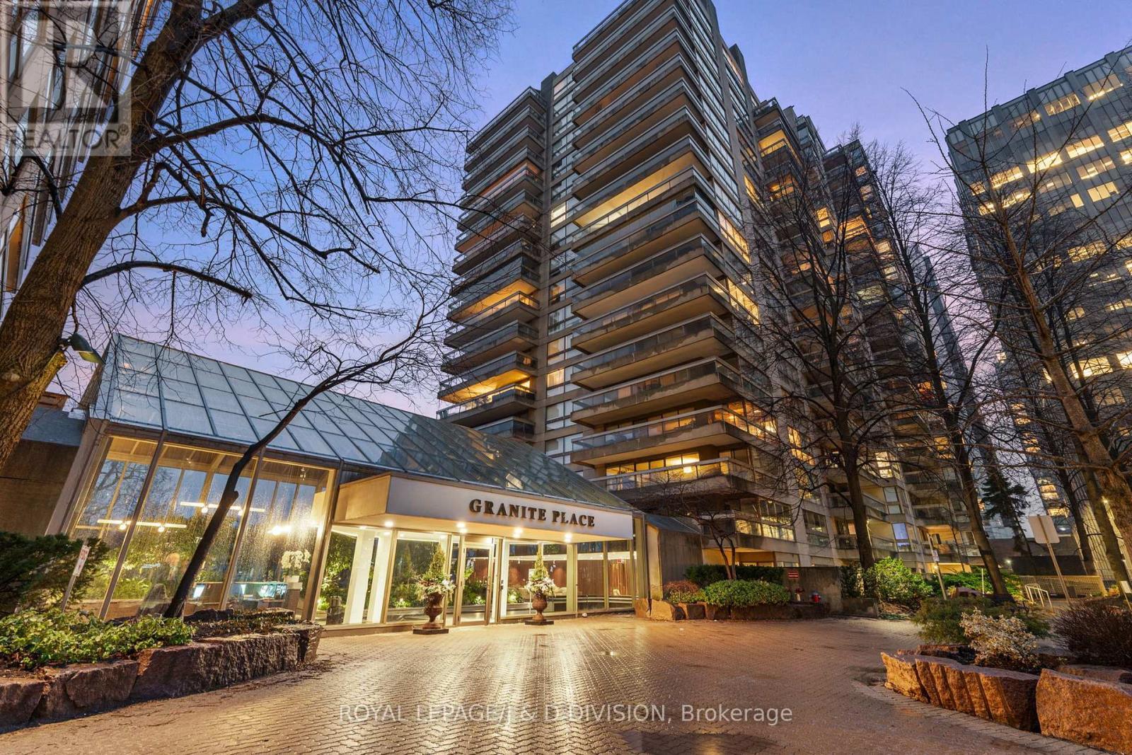 












1405 - 63 ST CLAIR AVENUE W

,
Toronto,




Ontario
M4V2Y9

