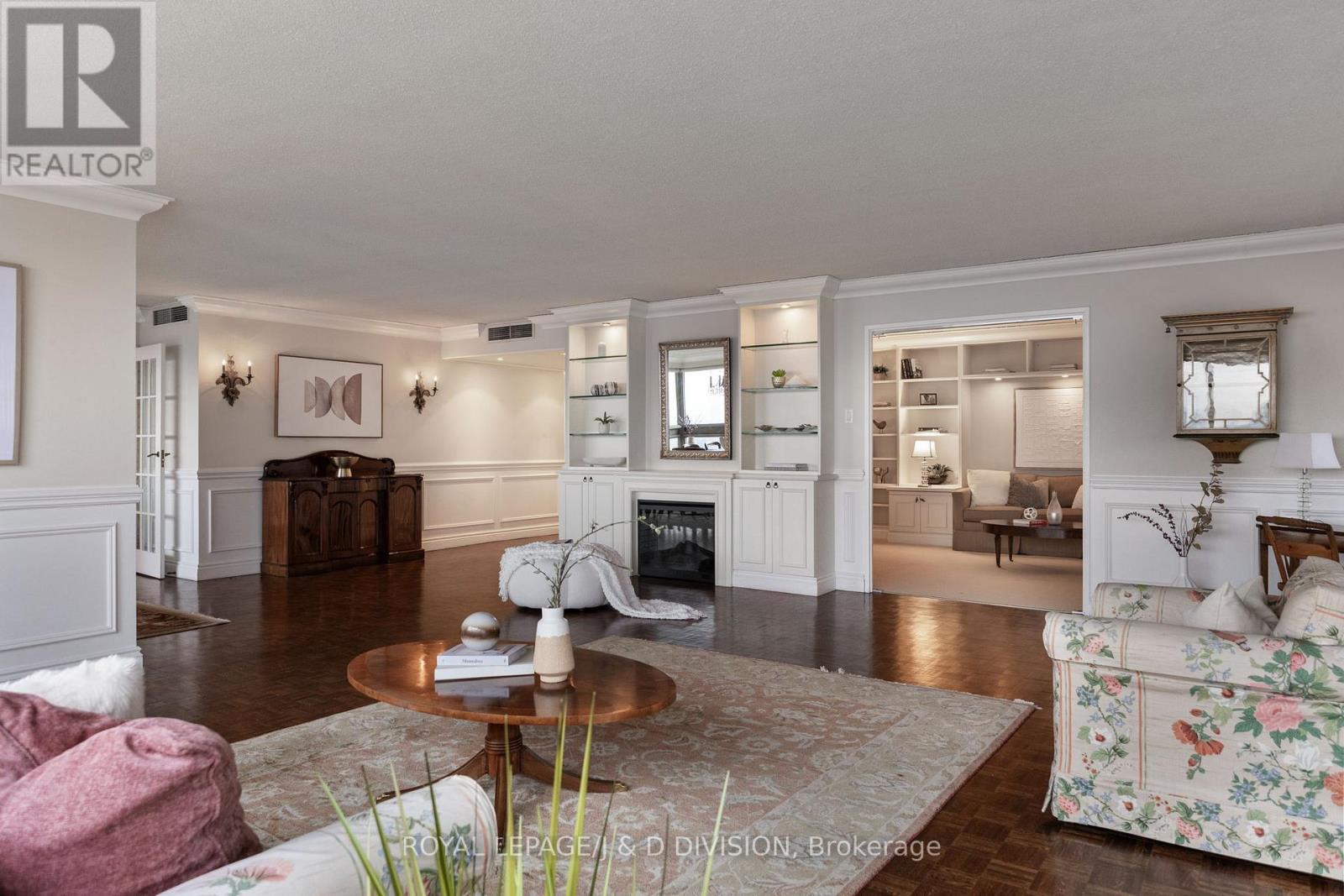 












1405 - 63 ST CLAIR AVENUE W

,
Toronto,




Ontario
M4V2Y9

