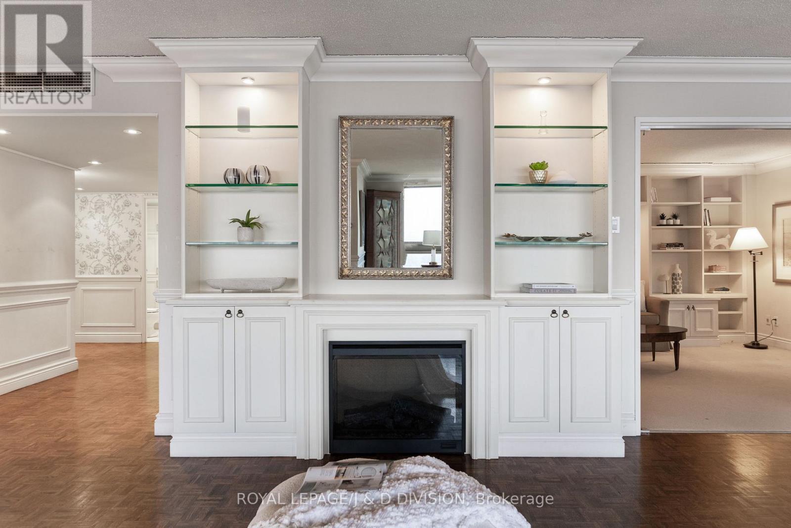 












1405 - 63 ST CLAIR AVENUE W

,
Toronto,




Ontario
M4V2Y9

