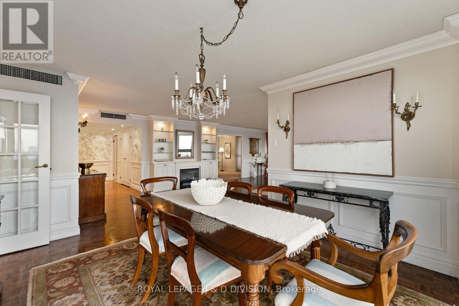 












1405 - 63 ST CLAIR AVENUE W

,
Toronto,




Ontario
M4V2Y9

