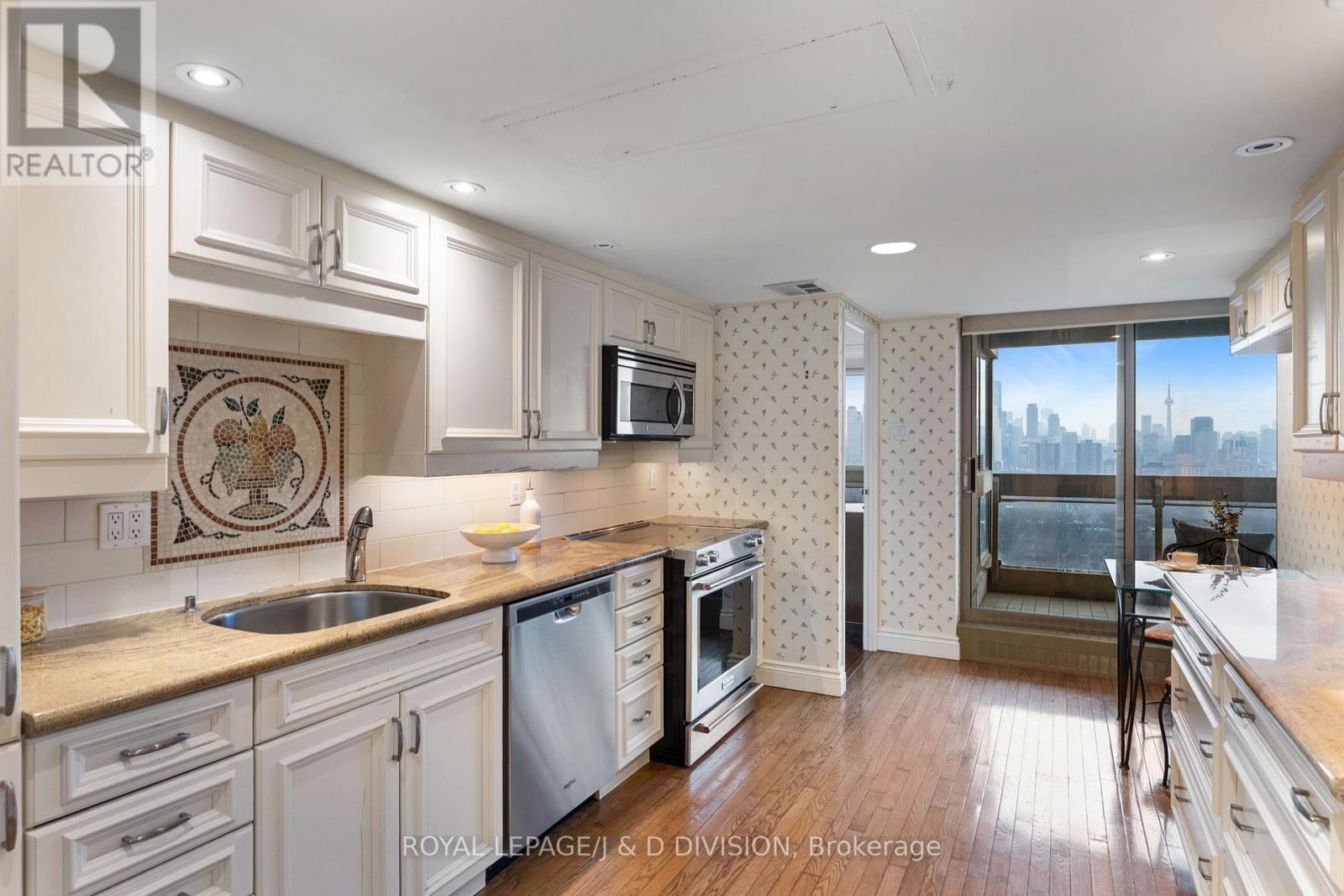 












1405 - 63 ST CLAIR AVENUE W

,
Toronto,




Ontario
M4V2Y9

