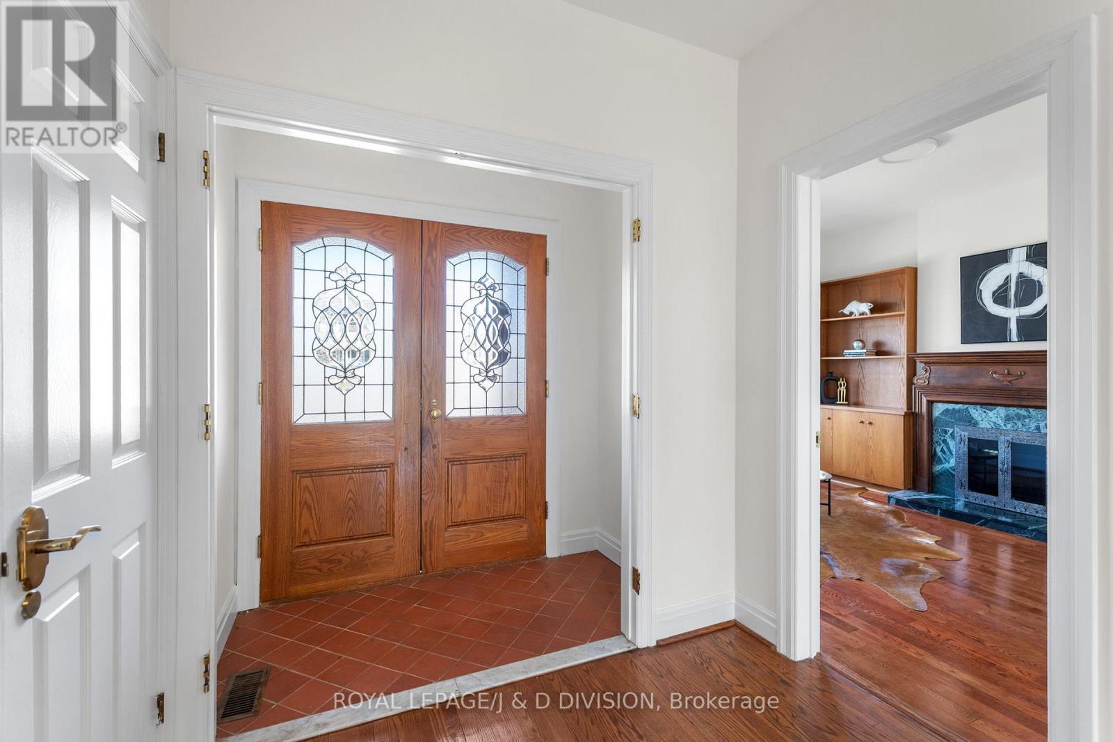 












77 CHAPLIN CRESCENT

,
Toronto,




Ontario
M5P1A4

