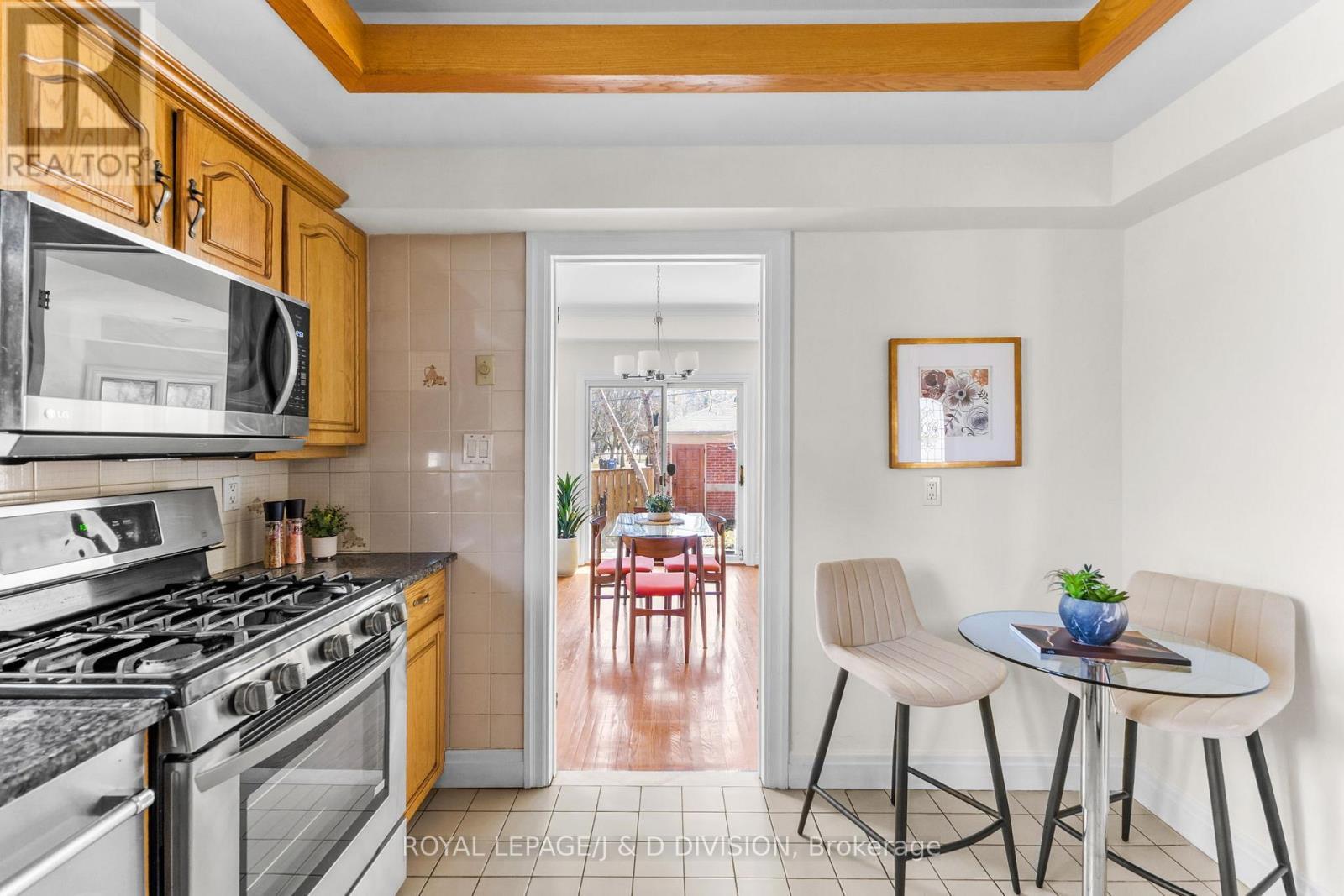 












77 CHAPLIN CRESCENT

,
Toronto,




Ontario
M5P1A4

