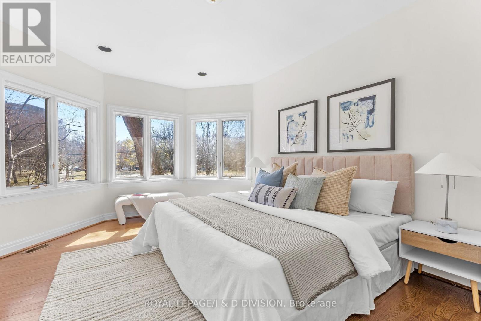 












77 CHAPLIN CRESCENT

,
Toronto,




Ontario
M5P1A4

