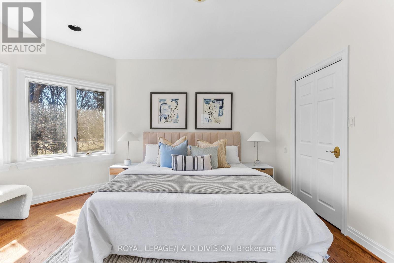 












77 CHAPLIN CRESCENT

,
Toronto,




Ontario
M5P1A4

