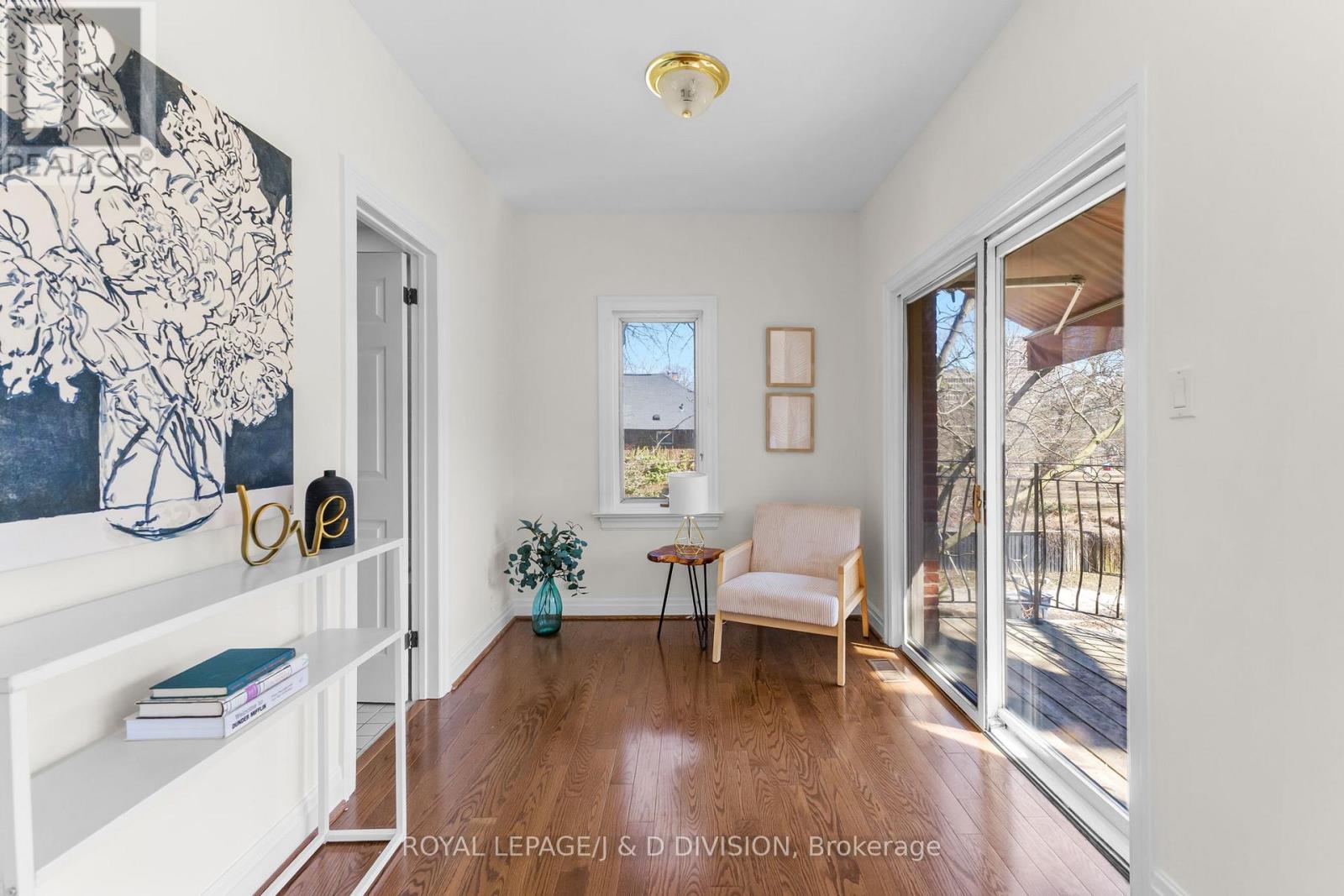 












77 CHAPLIN CRESCENT

,
Toronto,




Ontario
M5P1A4

