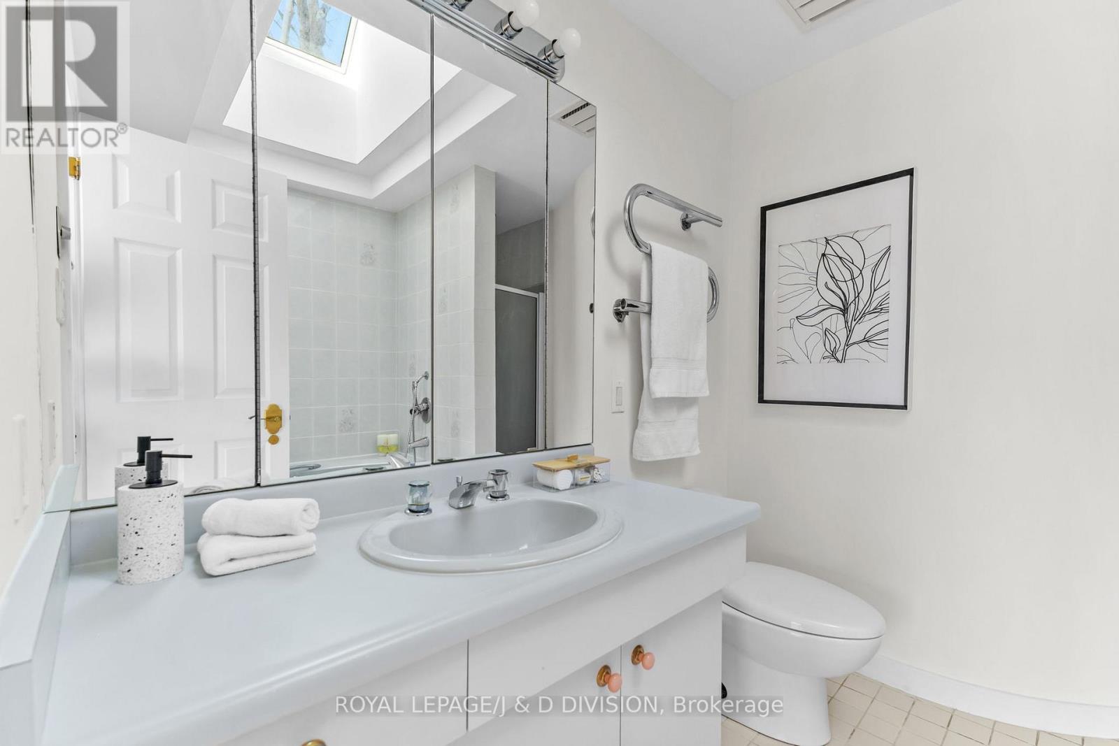 












77 CHAPLIN CRESCENT

,
Toronto,




Ontario
M5P1A4

