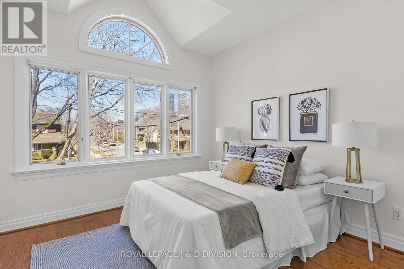 












77 CHAPLIN CRESCENT

,
Toronto,




Ontario
M5P1A4

