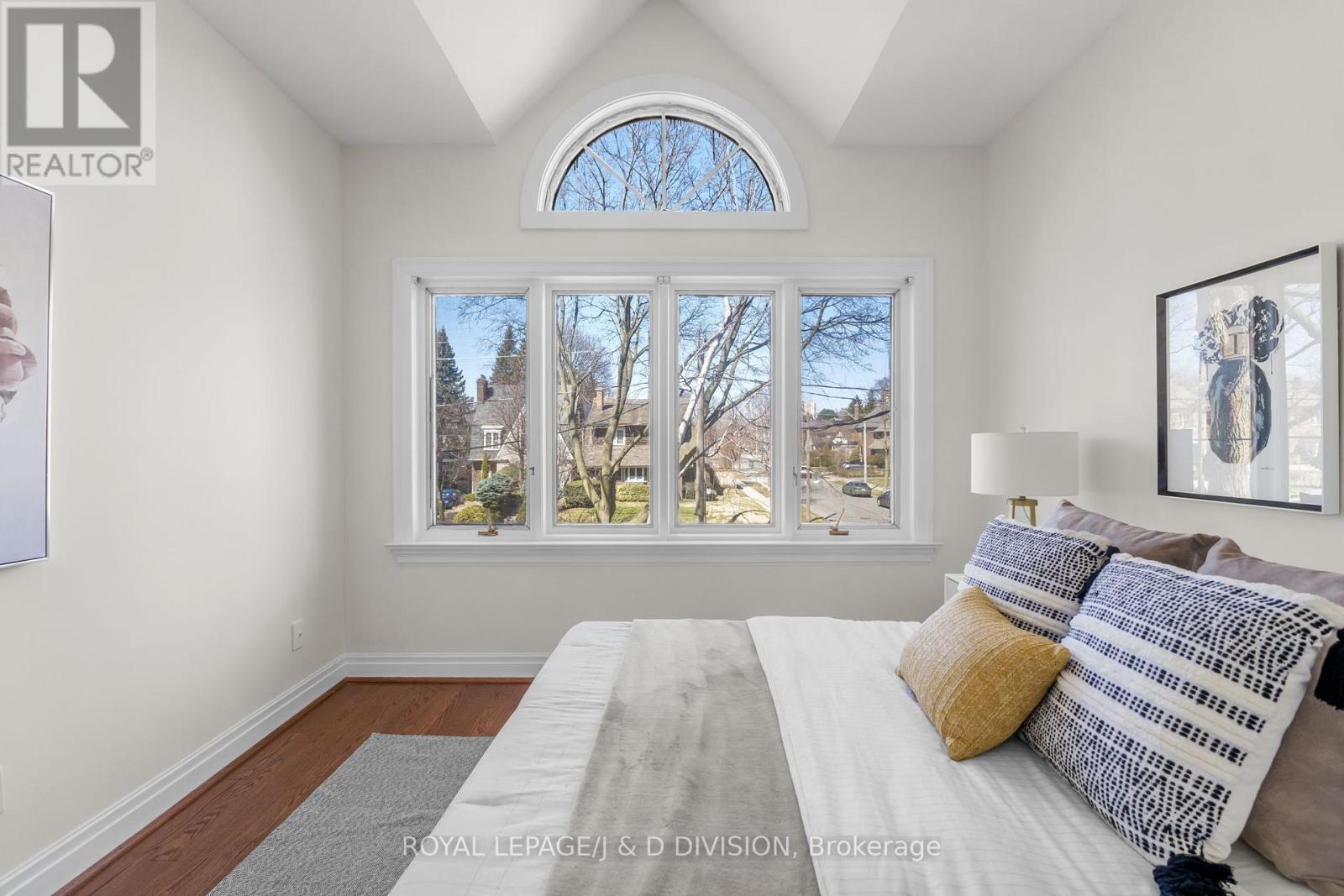 












77 CHAPLIN CRESCENT

,
Toronto,




Ontario
M5P1A4

