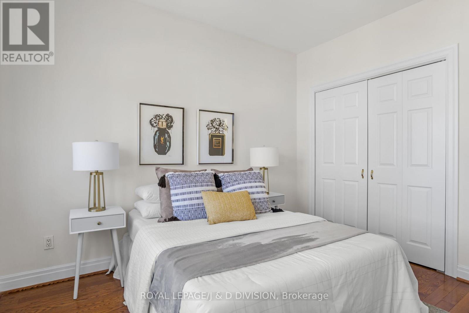 












77 CHAPLIN CRESCENT

,
Toronto,




Ontario
M5P1A4

