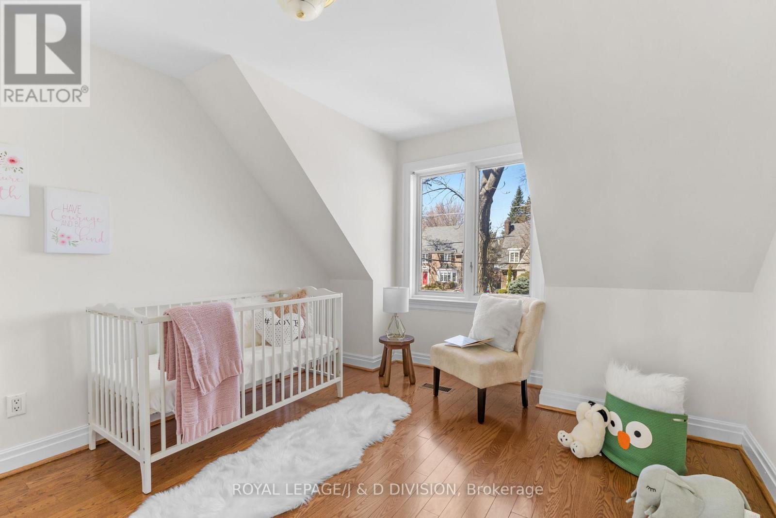 












77 CHAPLIN CRESCENT

,
Toronto,




Ontario
M5P1A4

