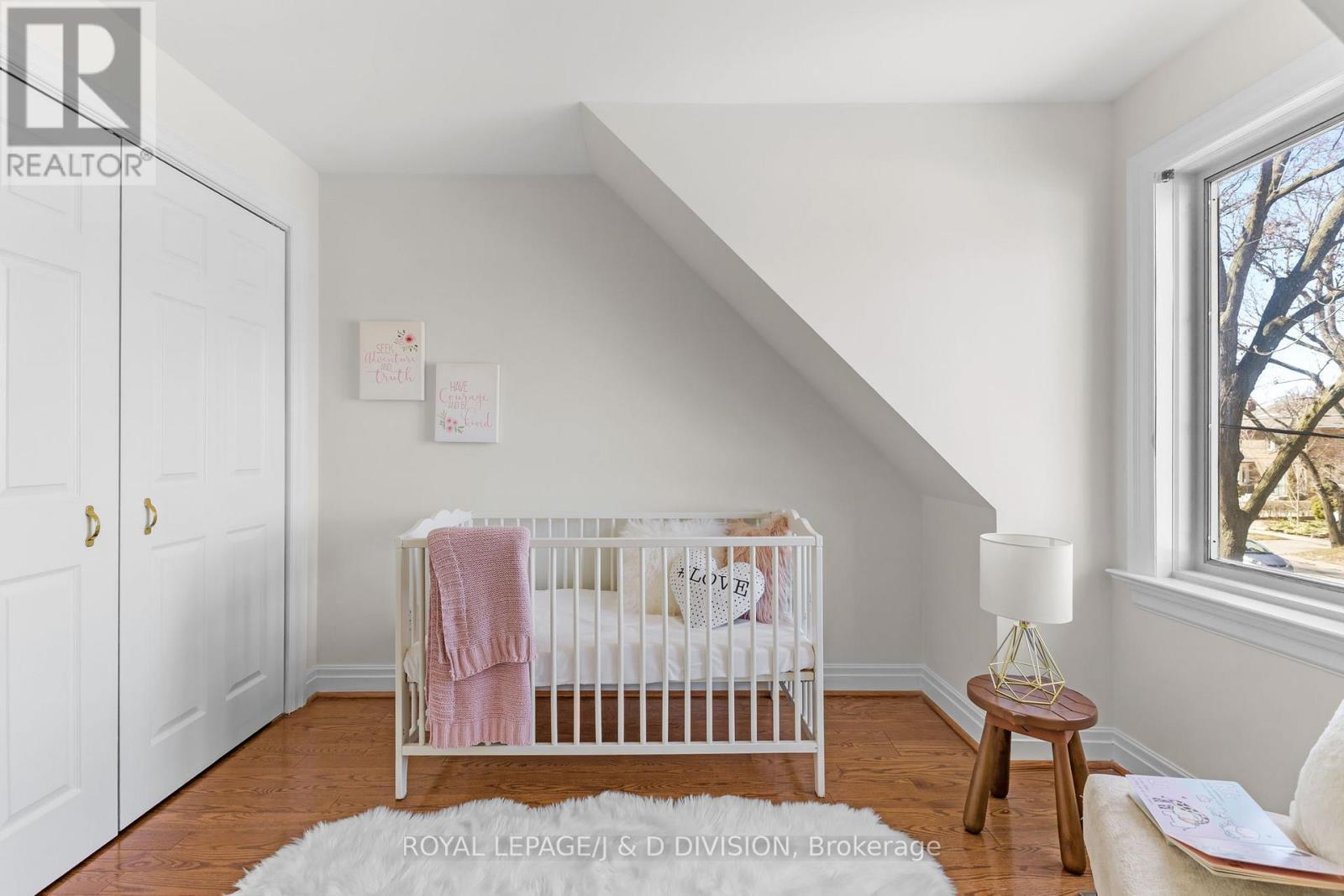 












77 CHAPLIN CRESCENT

,
Toronto,




Ontario
M5P1A4

