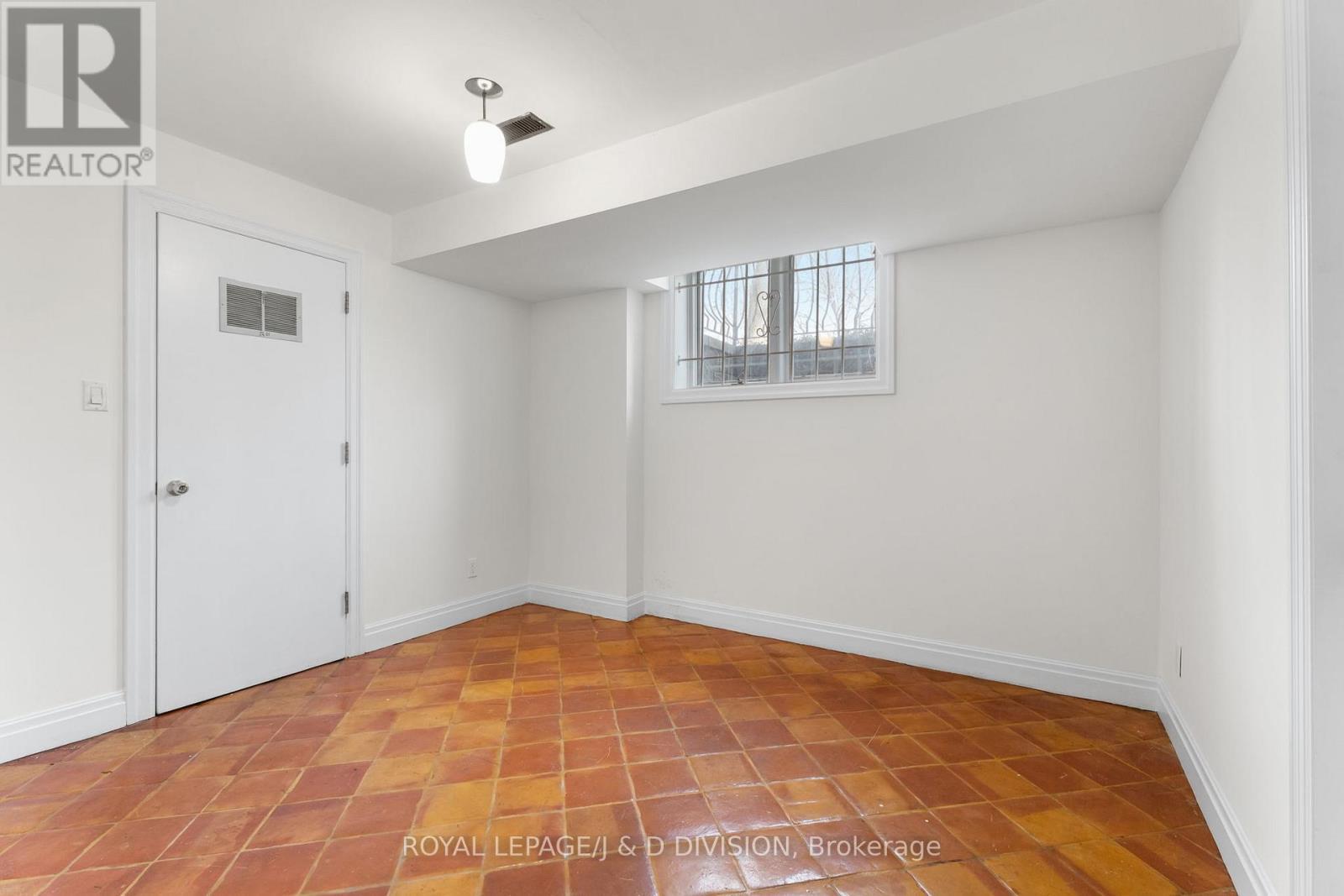 












77 CHAPLIN CRESCENT

,
Toronto,




Ontario
M5P1A4

