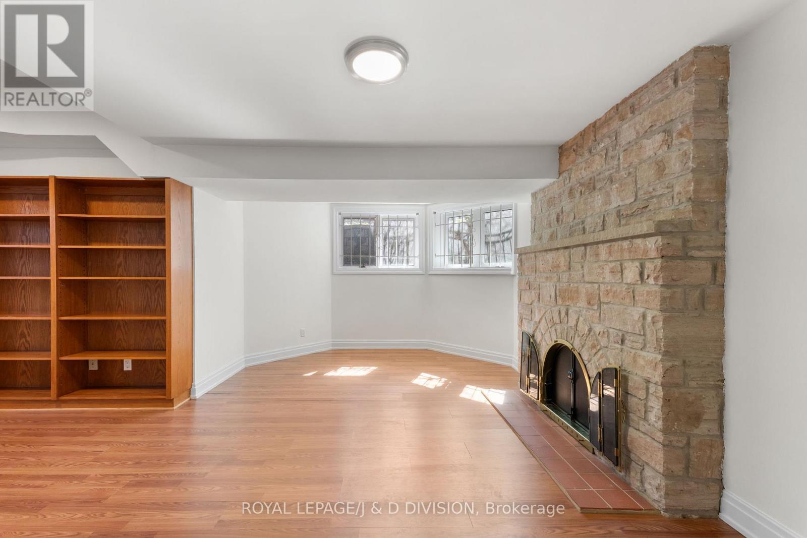 












77 CHAPLIN CRESCENT

,
Toronto,




Ontario
M5P1A4

