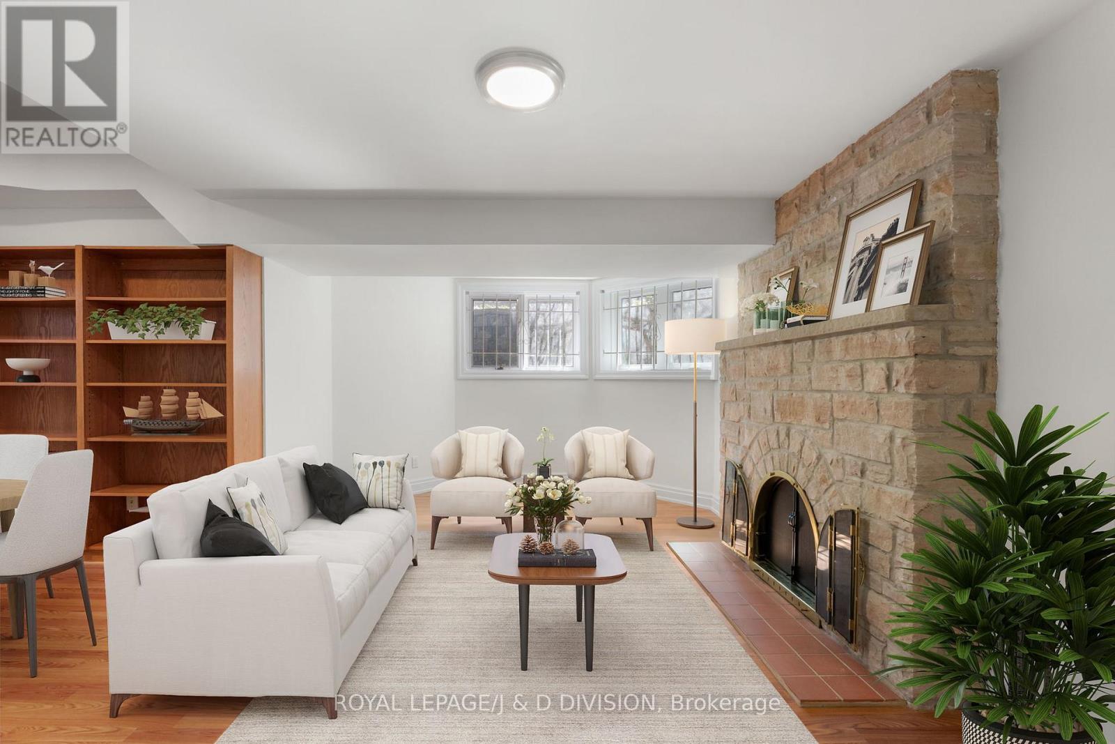 












77 CHAPLIN CRESCENT

,
Toronto,




Ontario
M5P1A4

