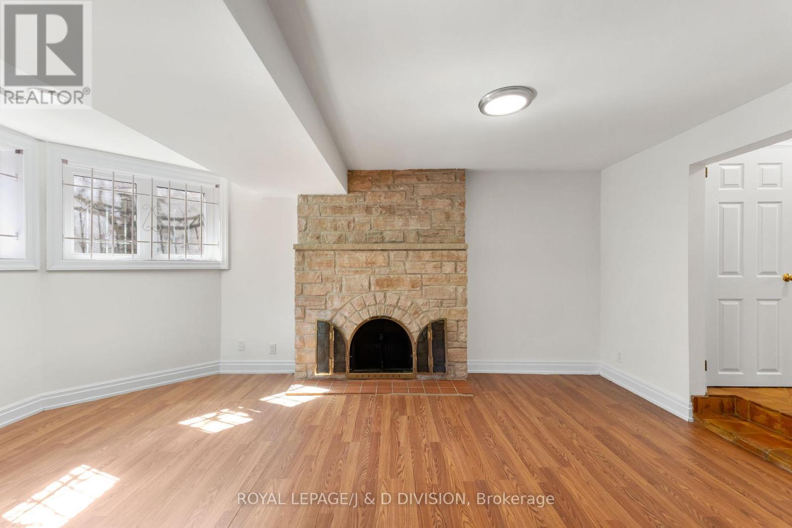 












77 CHAPLIN CRESCENT

,
Toronto,




Ontario
M5P1A4

