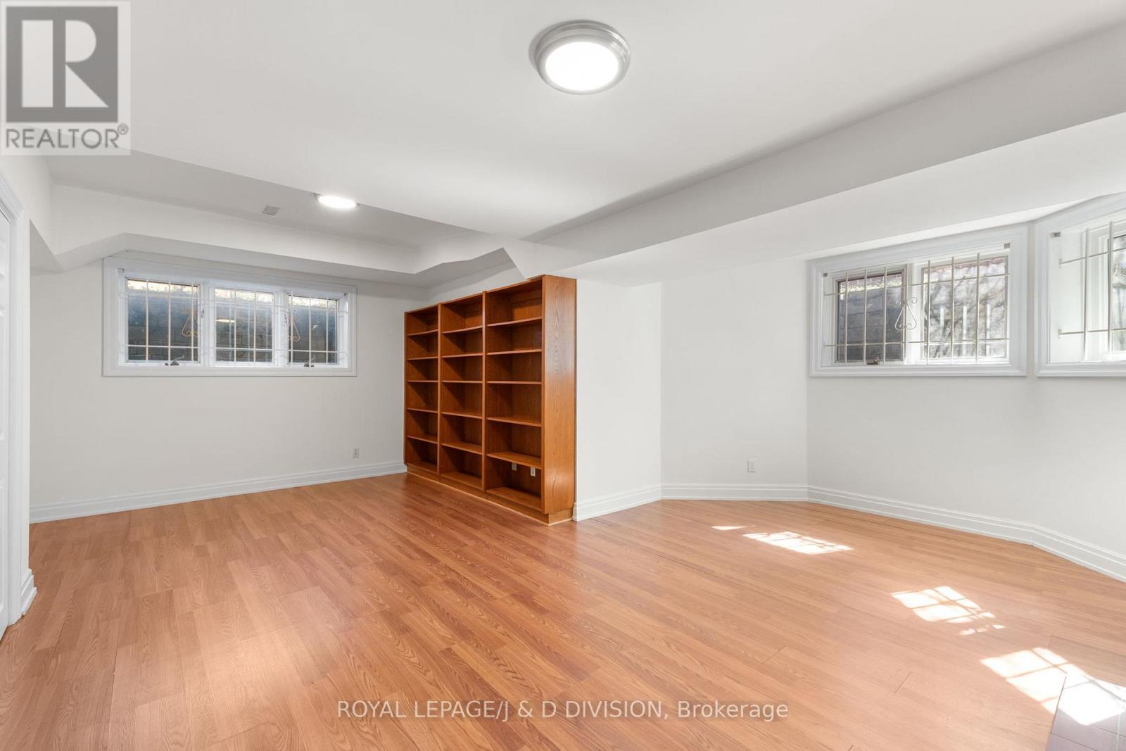 












77 CHAPLIN CRESCENT

,
Toronto,




Ontario
M5P1A4

