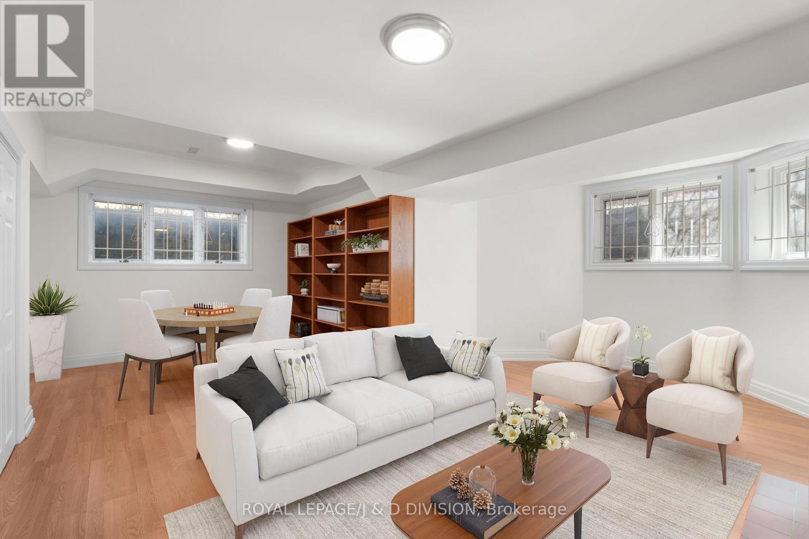 












77 CHAPLIN CRESCENT

,
Toronto,




Ontario
M5P1A4

