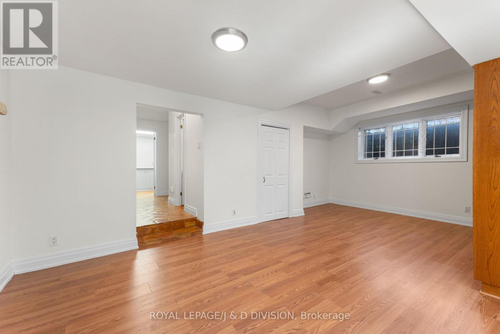 












77 CHAPLIN CRESCENT

,
Toronto,




Ontario
M5P1A4

