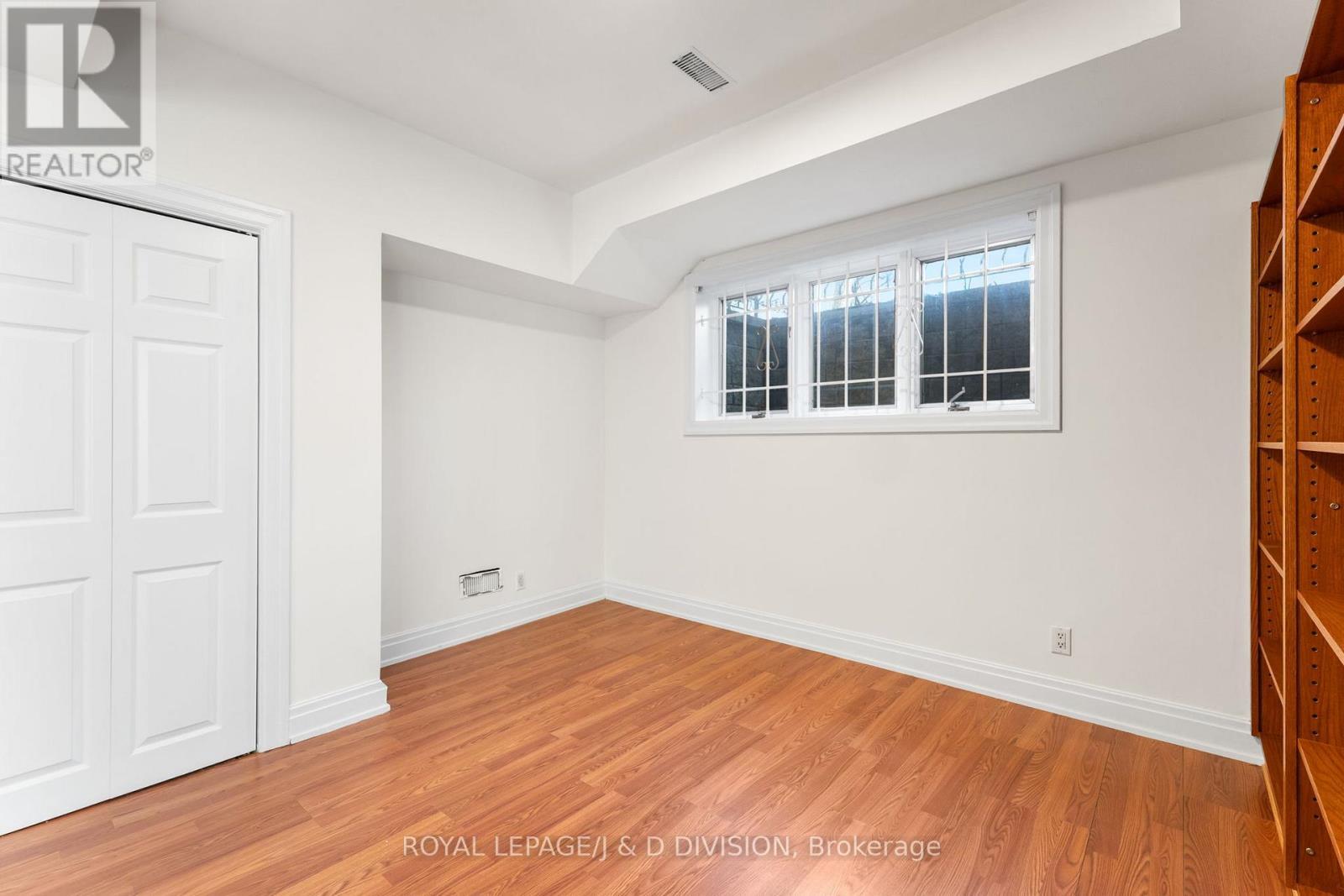 












77 CHAPLIN CRESCENT

,
Toronto,




Ontario
M5P1A4

