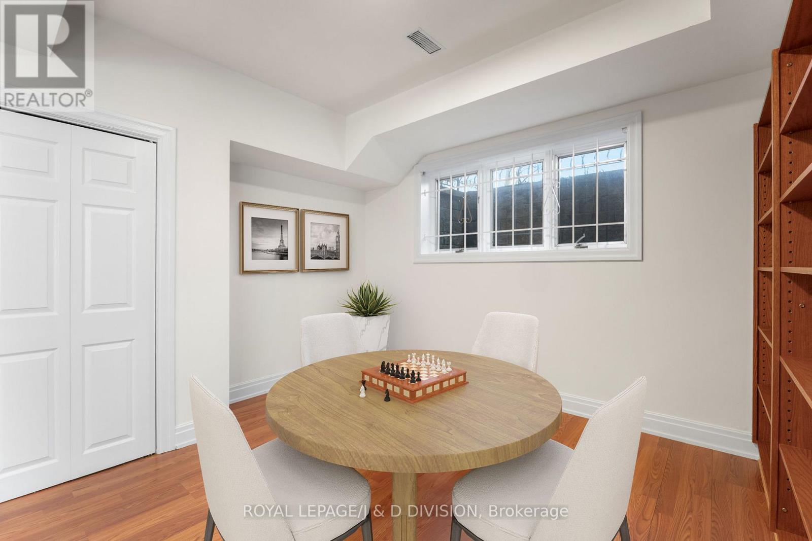 












77 CHAPLIN CRESCENT

,
Toronto,




Ontario
M5P1A4

