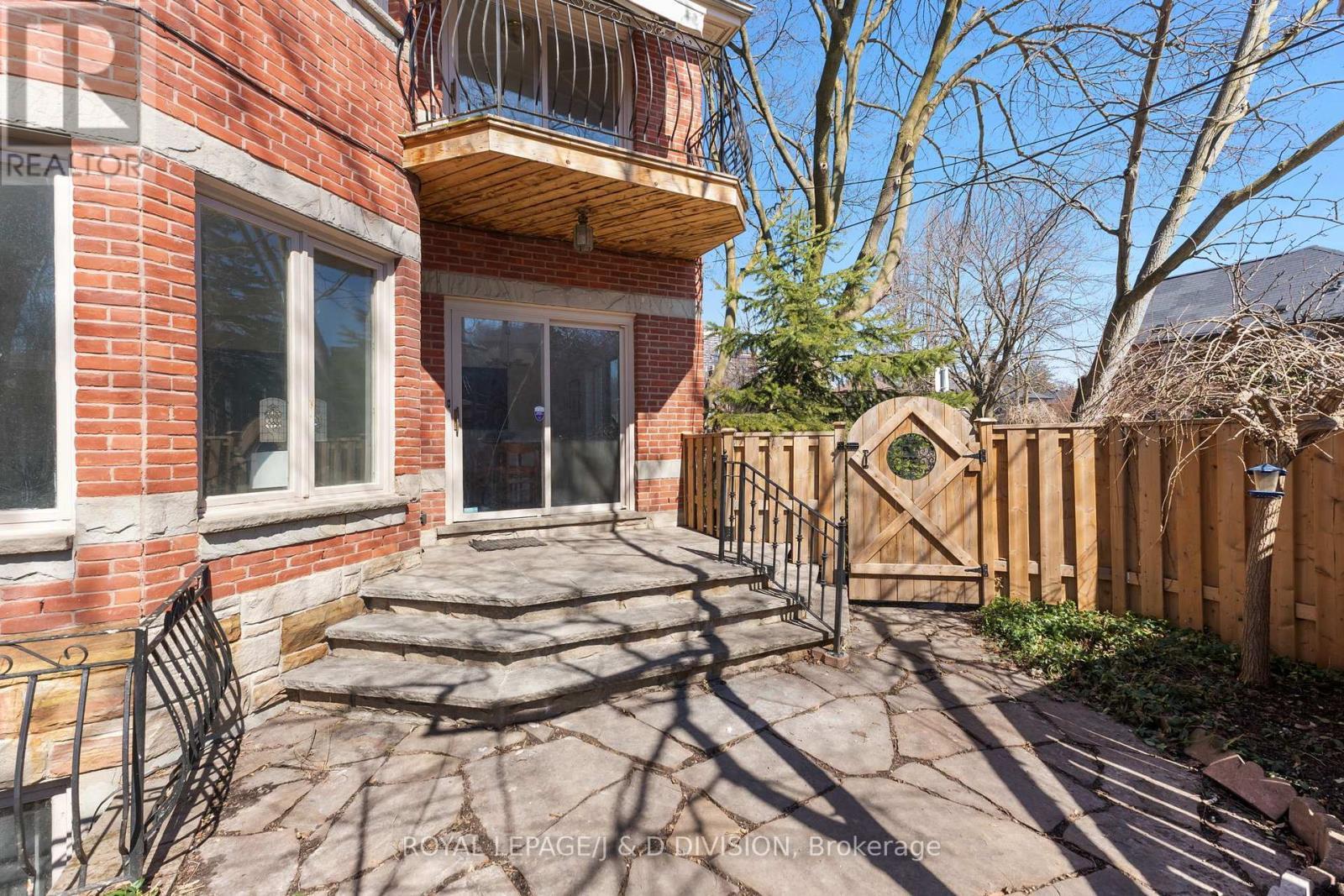 












77 CHAPLIN CRESCENT

,
Toronto,




Ontario
M5P1A4

