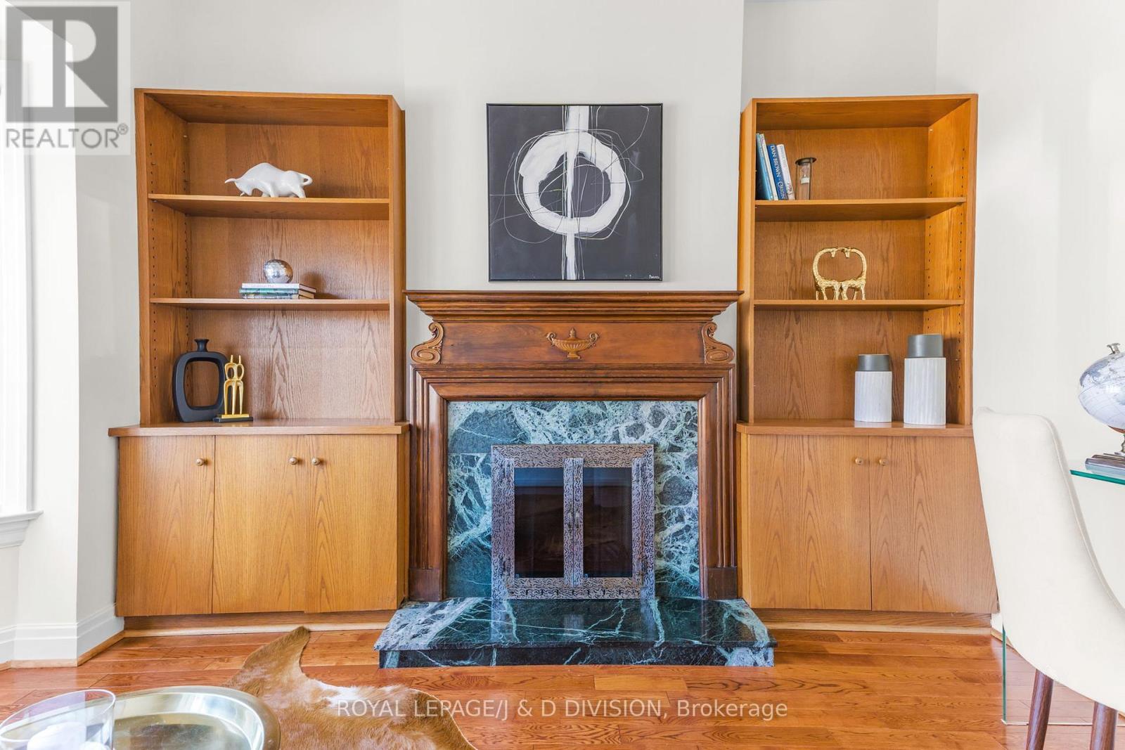 












77 CHAPLIN CRESCENT

,
Toronto,




Ontario
M5P1A4

