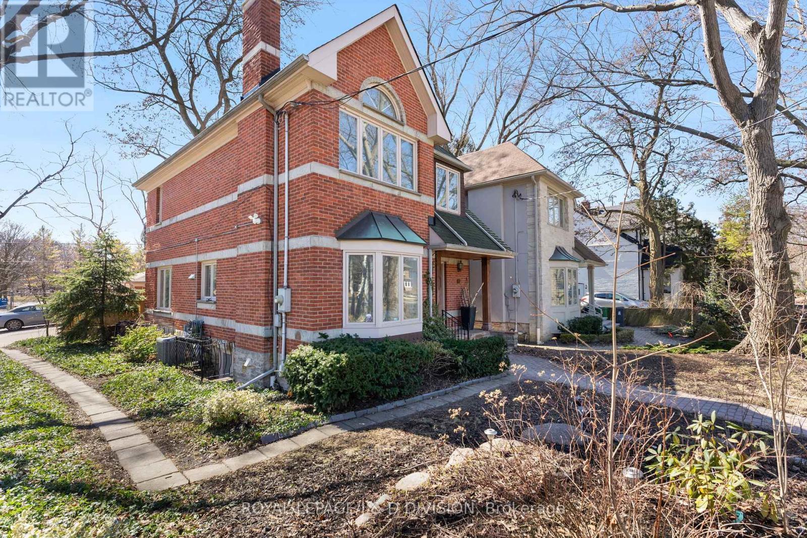 












77 CHAPLIN CRESCENT

,
Toronto,




Ontario
M5P1A4

