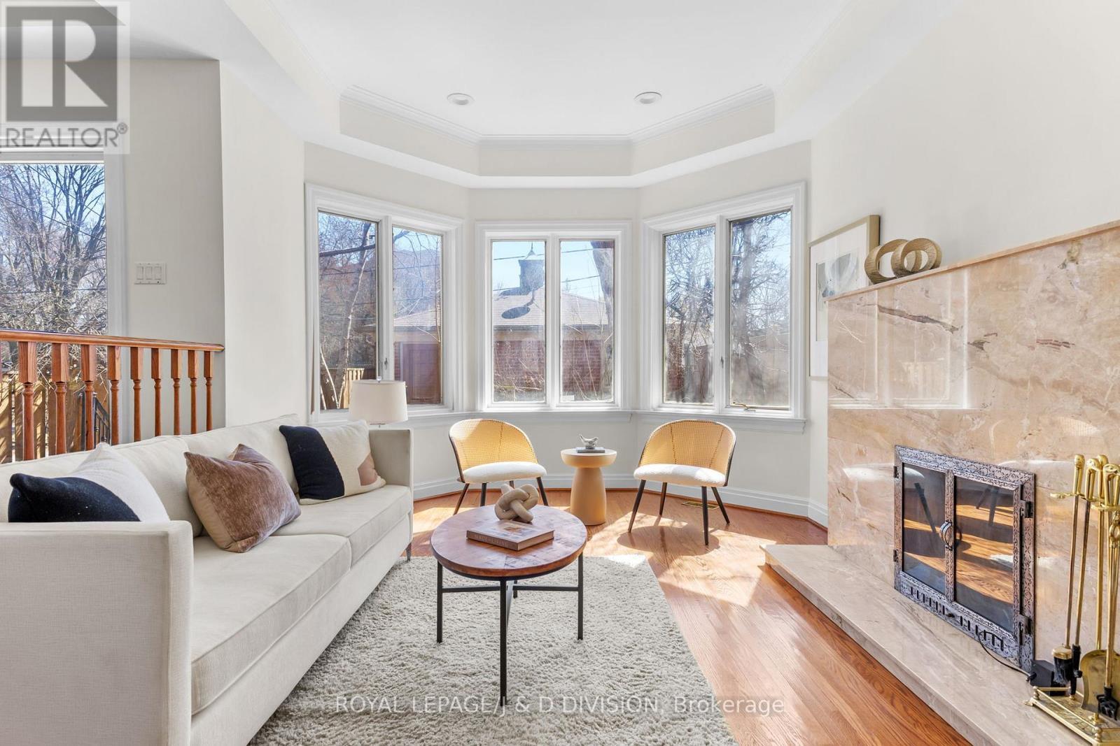 












77 CHAPLIN CRESCENT

,
Toronto,




Ontario
M5P1A4

