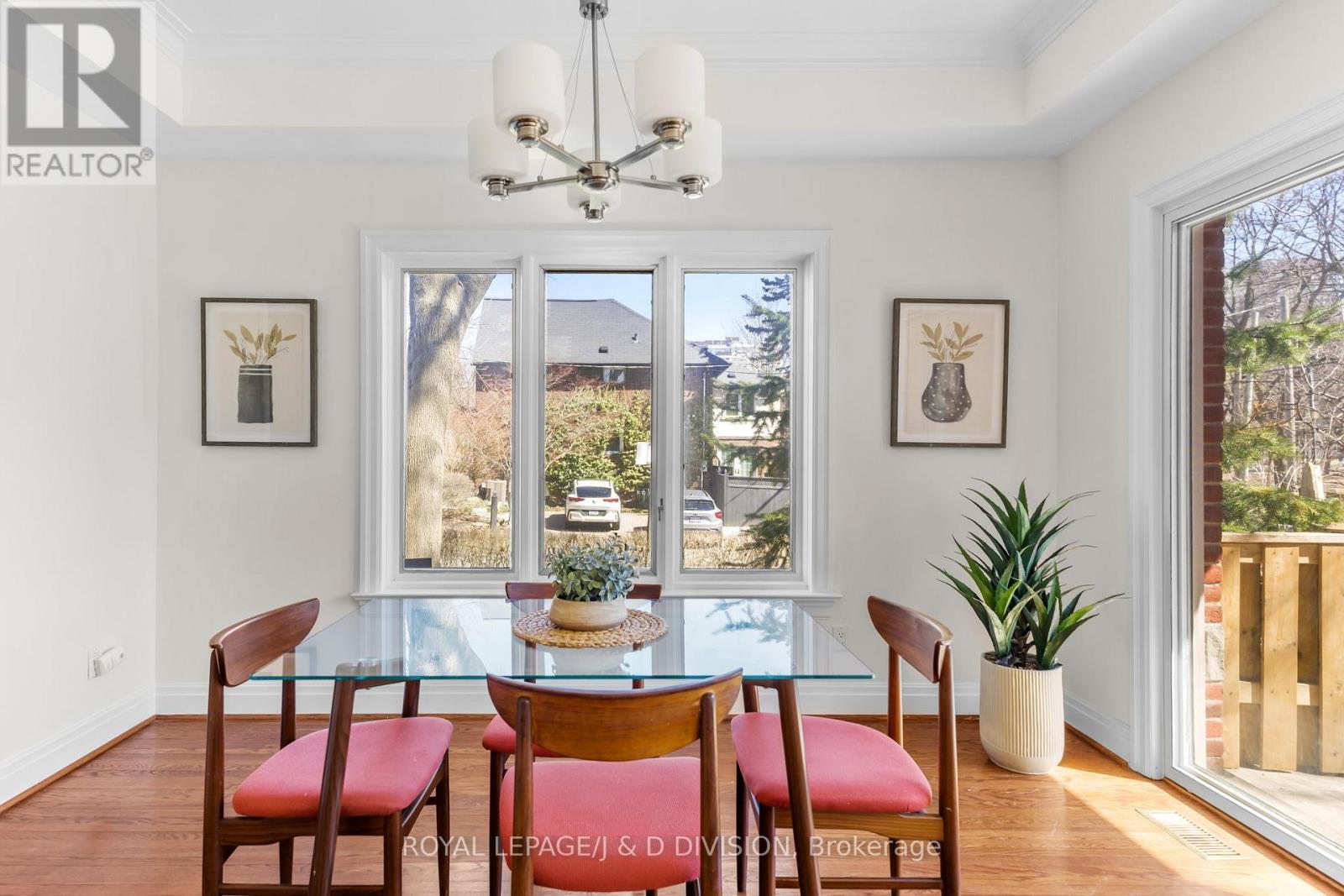 












77 CHAPLIN CRESCENT

,
Toronto,




Ontario
M5P1A4

