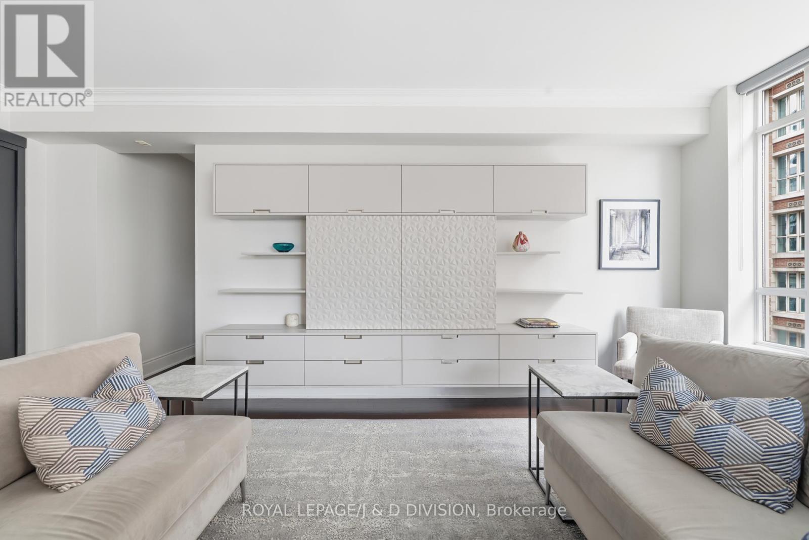 












401 - 55 DELISLE AVENUE

,
Toronto,




Ontario
M4V3C2

