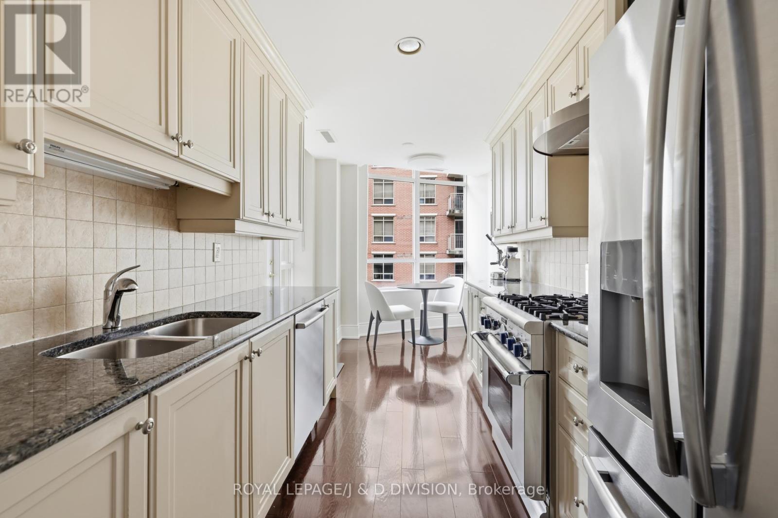 












401 - 55 DELISLE AVENUE

,
Toronto,




Ontario
M4V3C2

