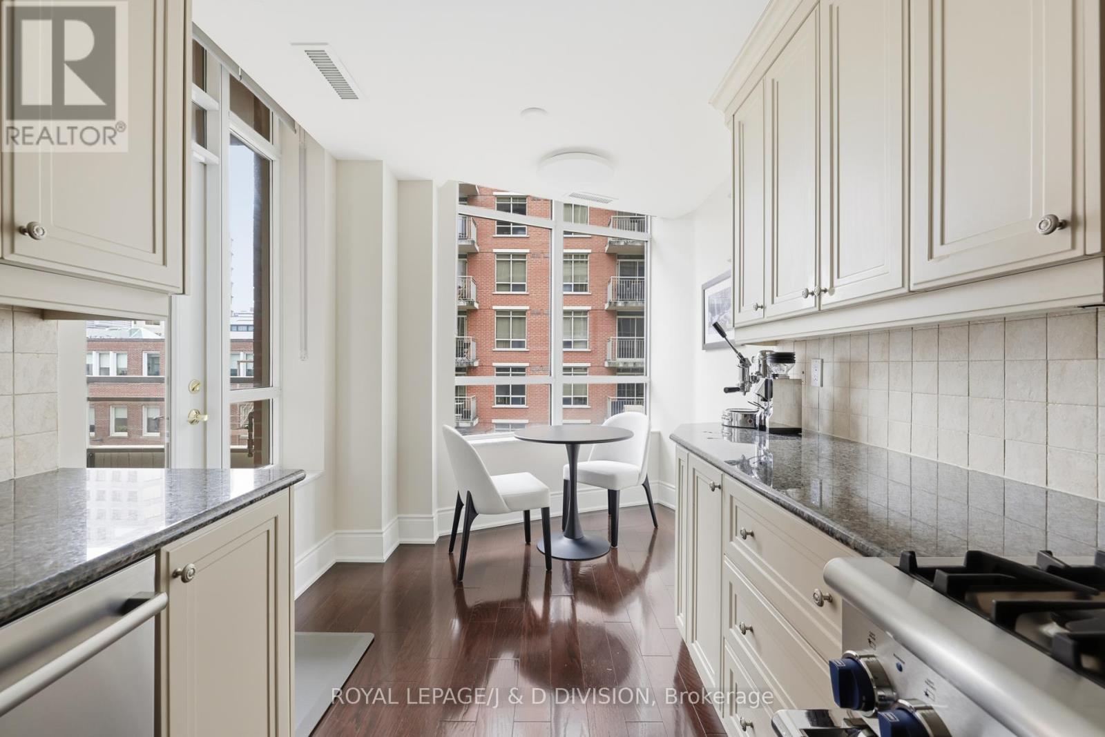 












401 - 55 DELISLE AVENUE

,
Toronto,




Ontario
M4V3C2

