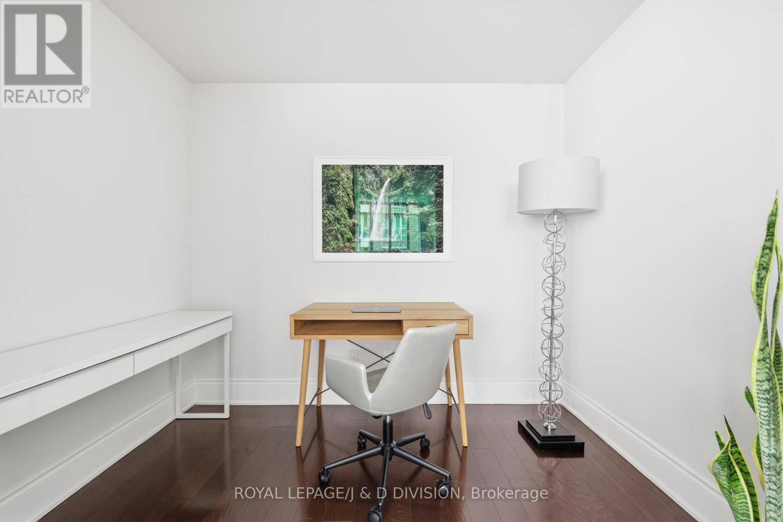 












401 - 55 DELISLE AVENUE

,
Toronto,




Ontario
M4V3C2

