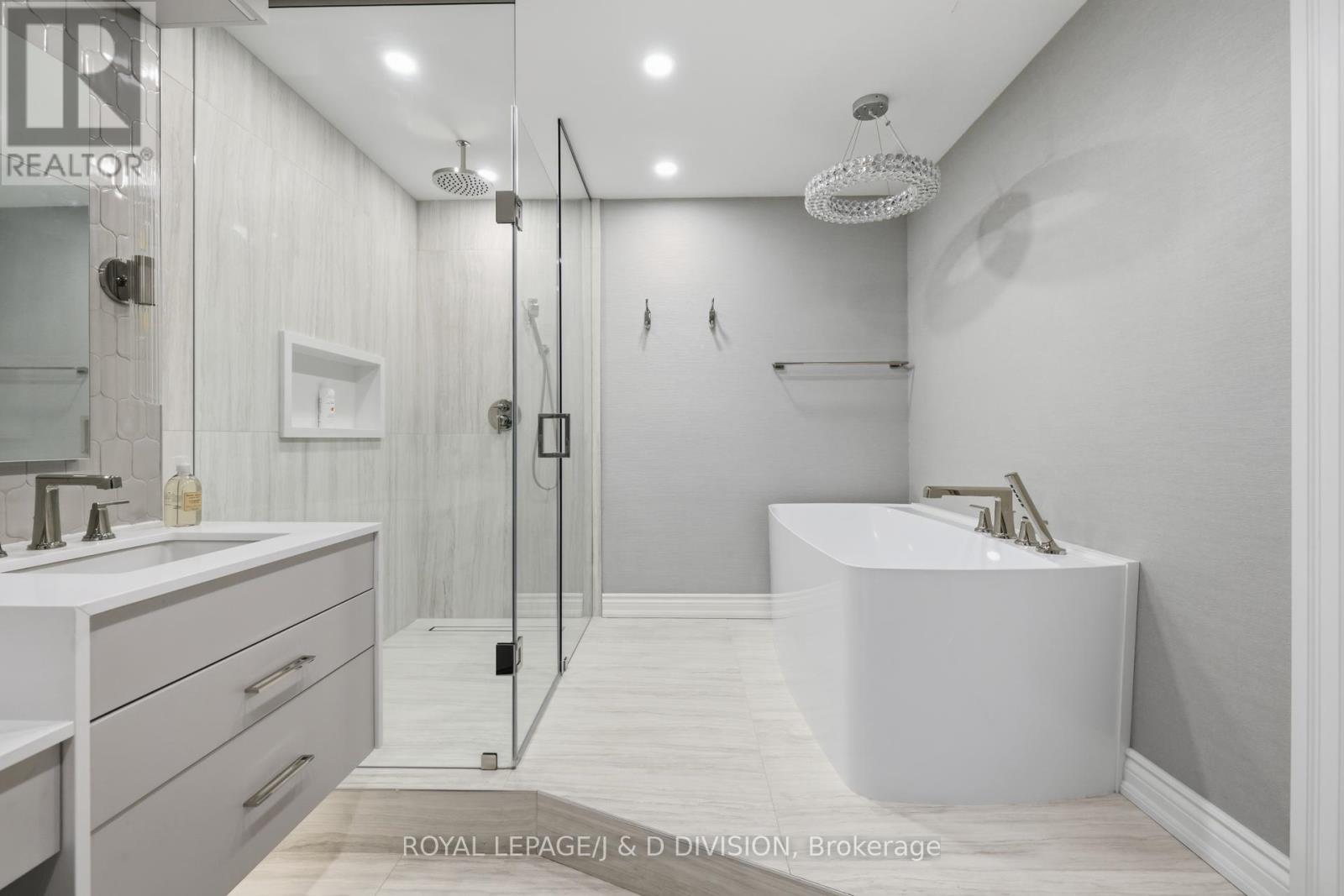 












401 - 55 DELISLE AVENUE

,
Toronto,




Ontario
M4V3C2

