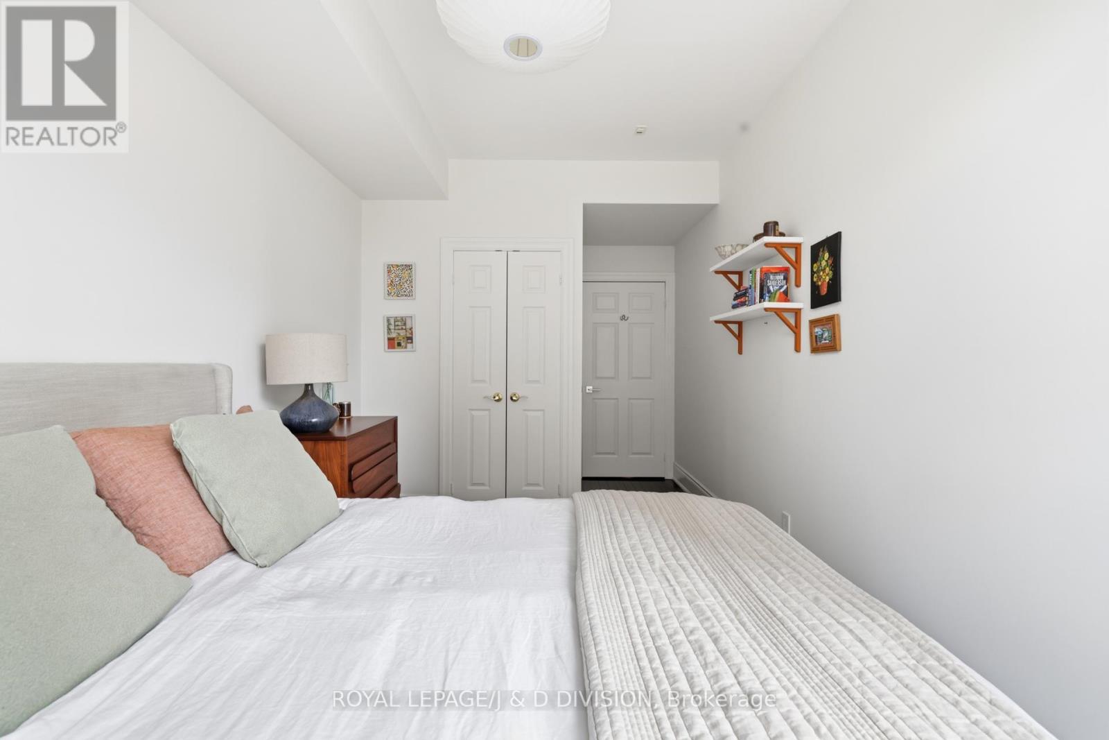 












401 - 55 DELISLE AVENUE

,
Toronto,




Ontario
M4V3C2

