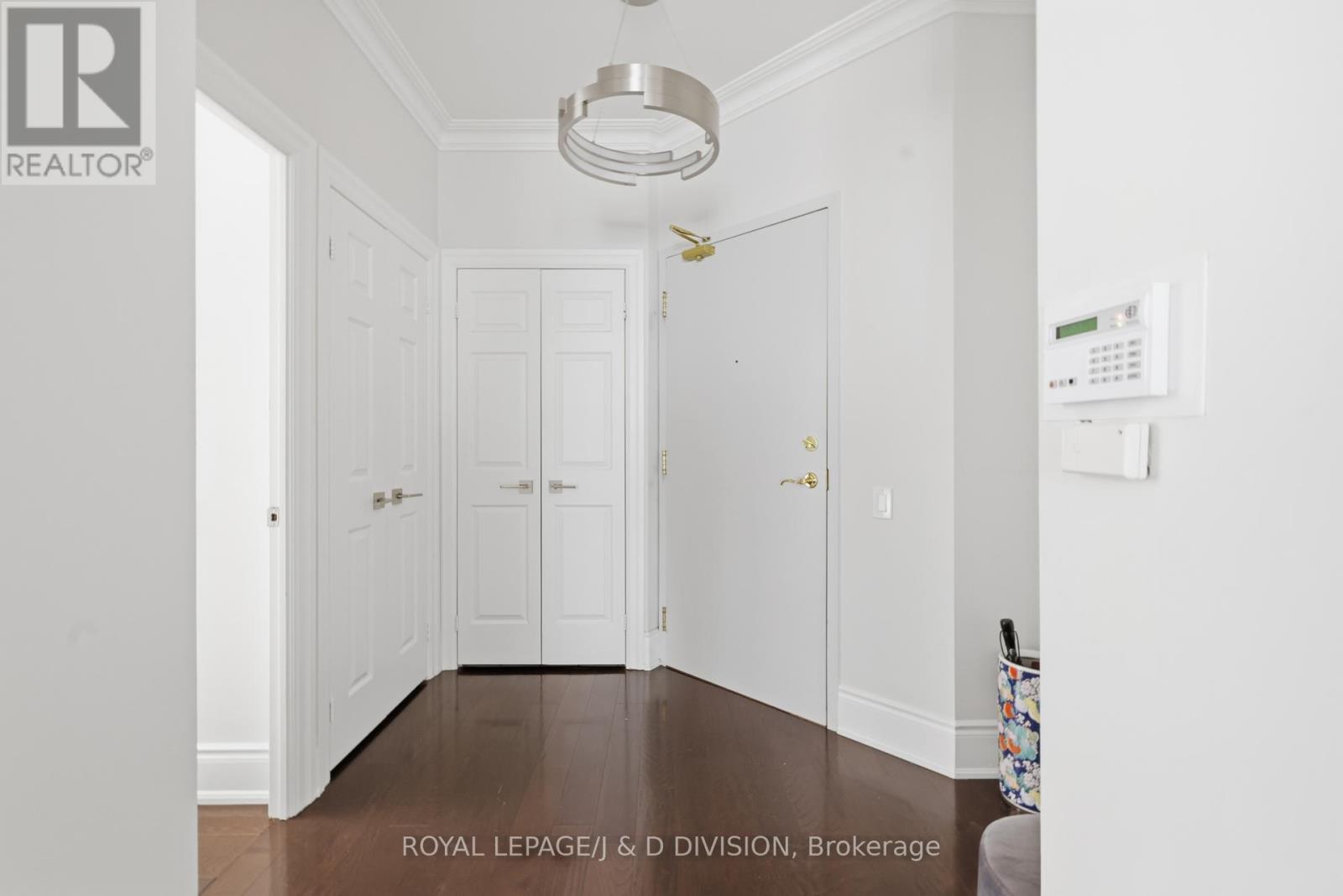 












401 - 55 DELISLE AVENUE

,
Toronto,




Ontario
M4V3C2

