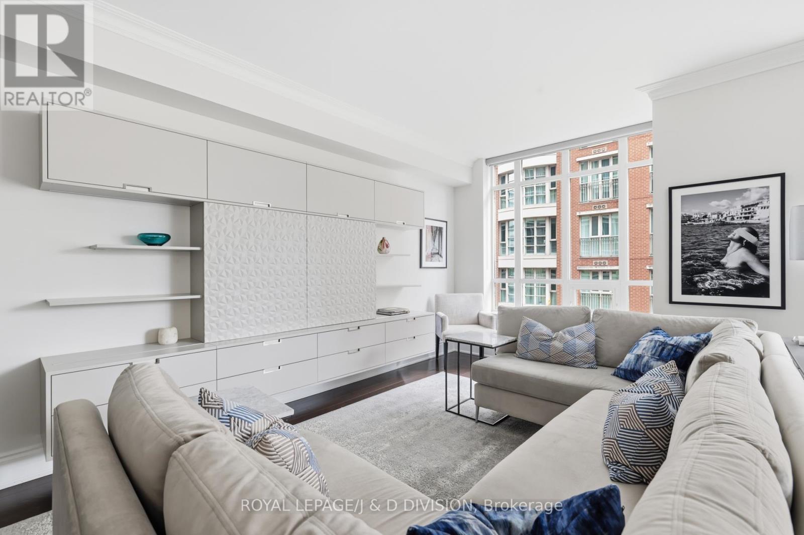 












401 - 55 DELISLE AVENUE

,
Toronto,




Ontario
M4V3C2

